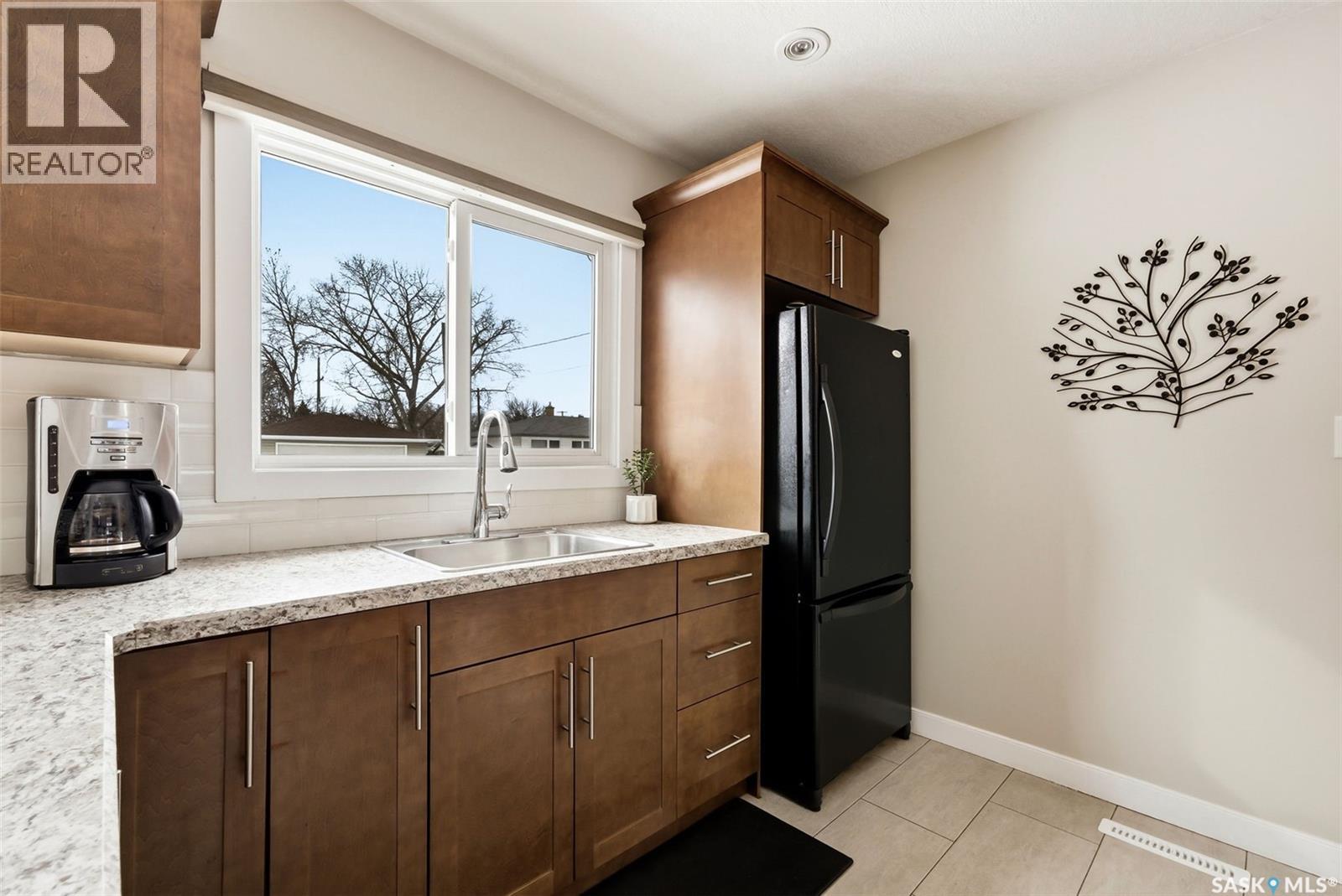 25 Chinook Road, Regina, Saskatchewan  S4S 5C3 - Photo 9 - SK030354