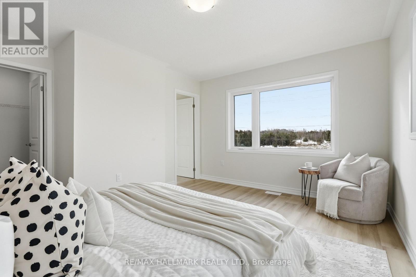 96 Vinewood Crescent, Barrie, Ontario  L9J 1B4 - Photo 33 - S12880552