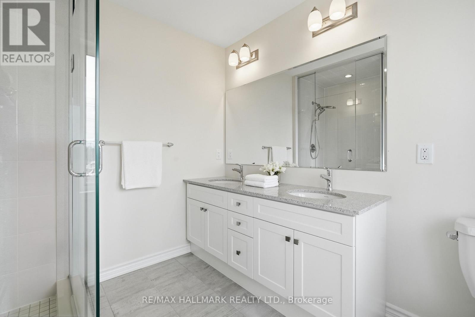 96 Vinewood Crescent, Barrie, Ontario  L9J 1B4 - Photo 34 - S12880552