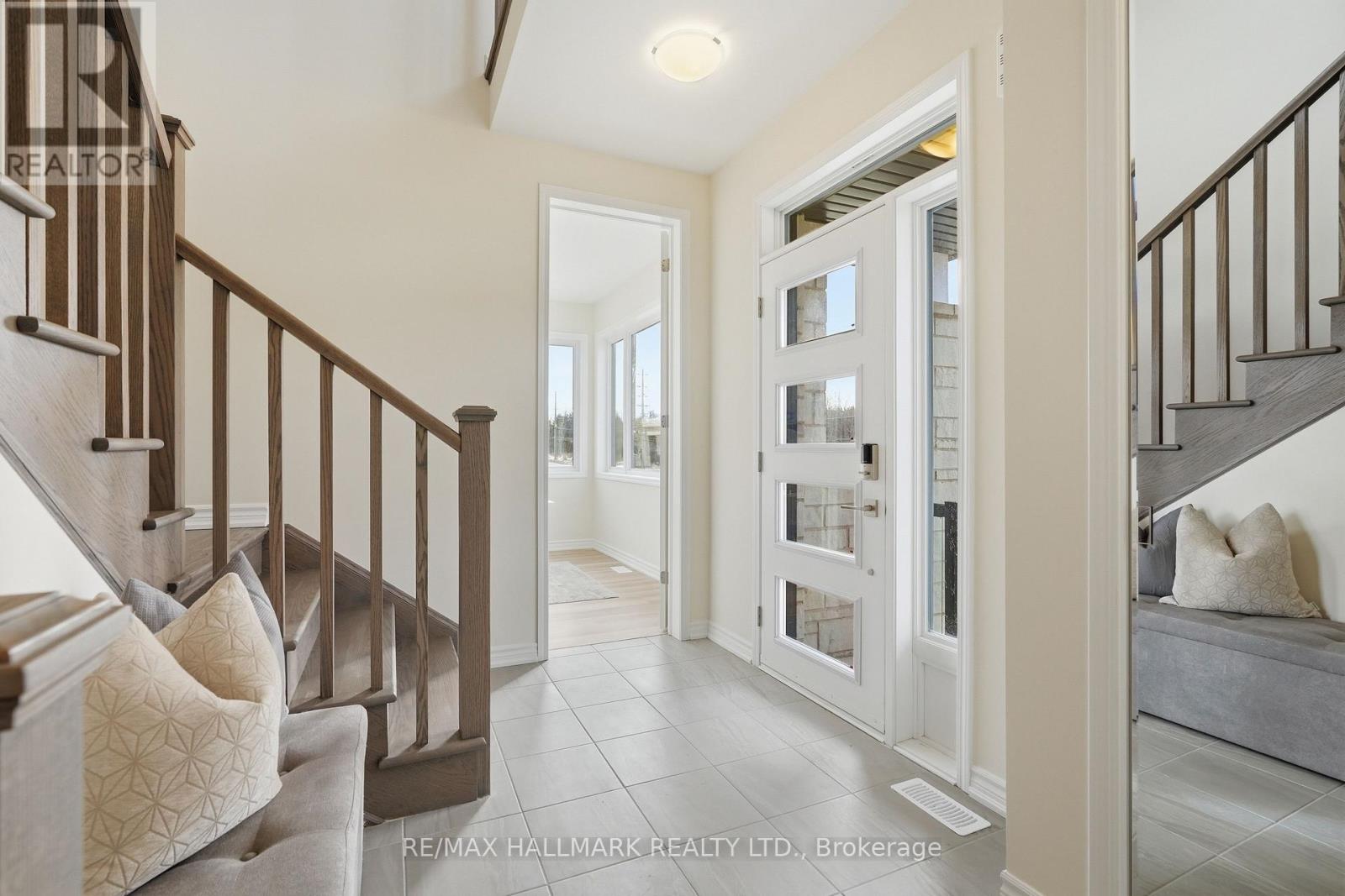 96 Vinewood Crescent, Barrie, Ontario  L9J 1B4 - Photo 5 - S12880552