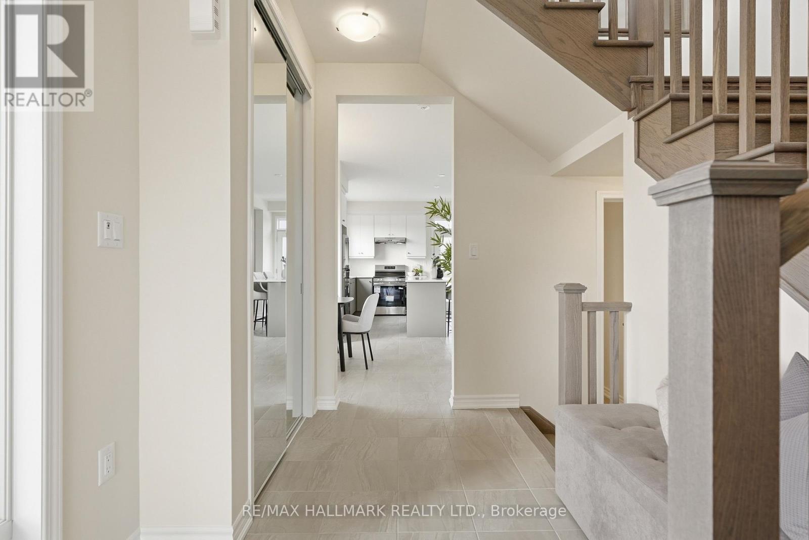 96 Vinewood Crescent, Barrie, Ontario  L9J 1B4 - Photo 6 - S12880552