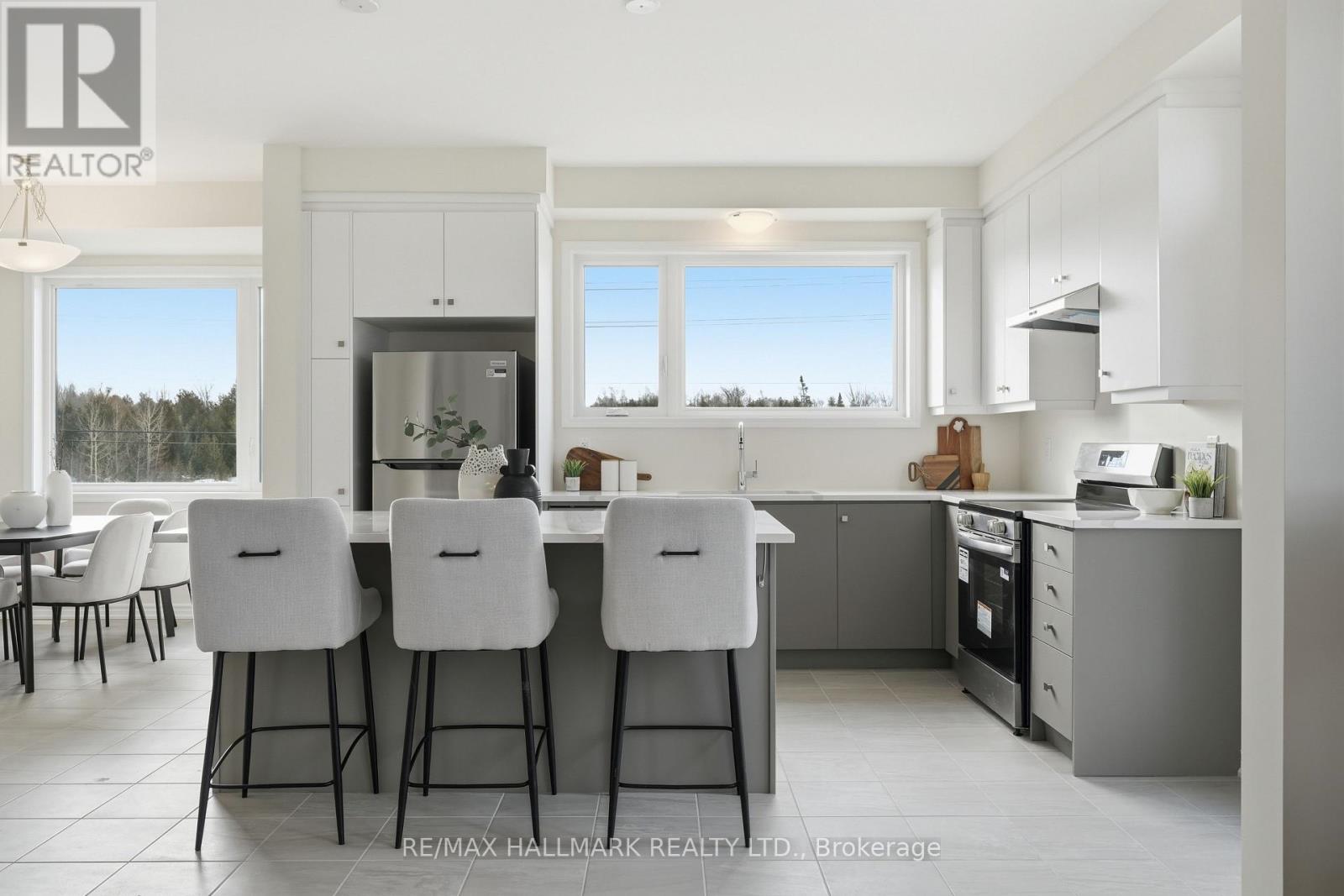 96 Vinewood Crescent, Barrie, Ontario  L9J 1B4 - Photo 8 - S12880552