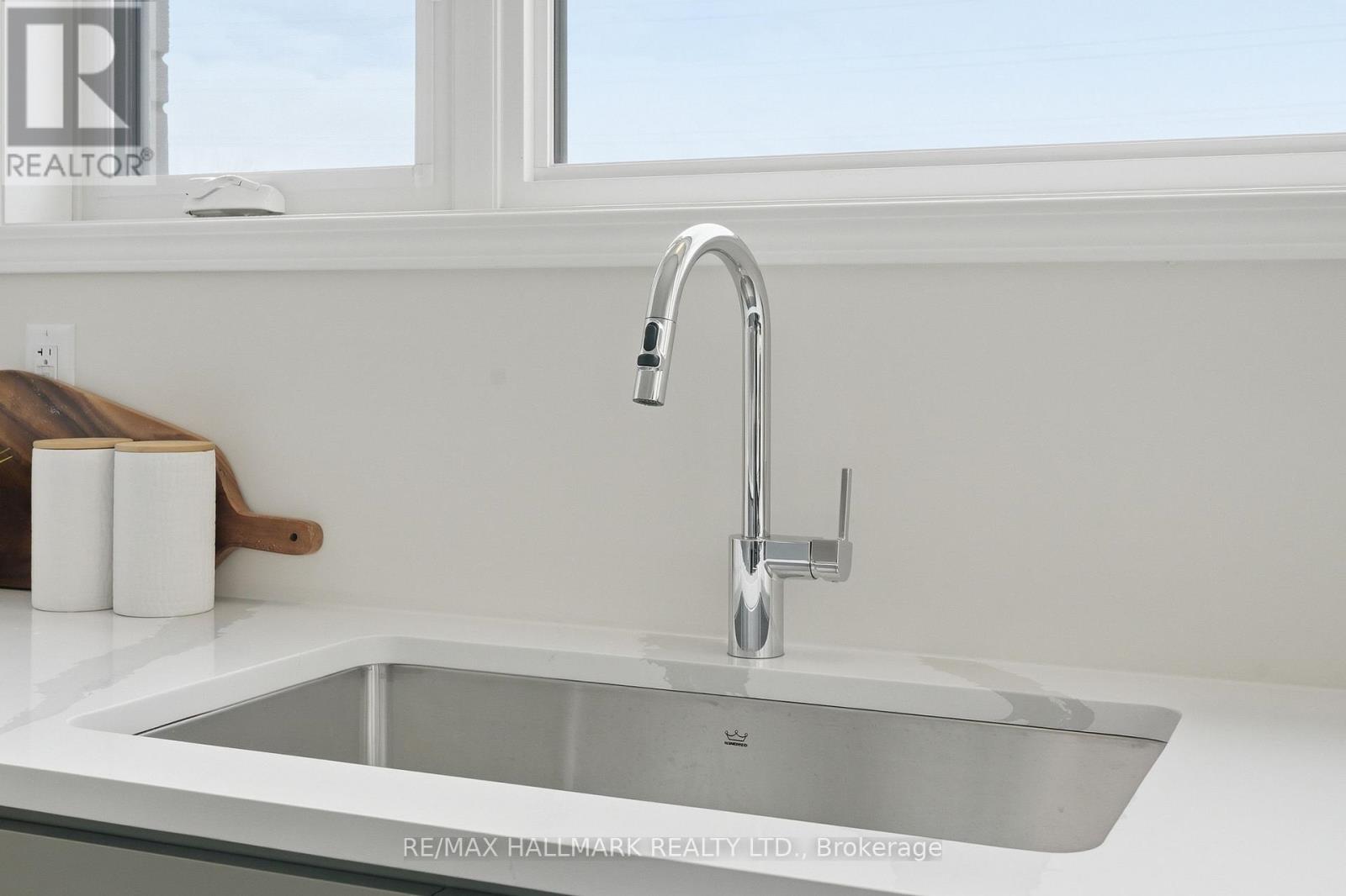 96 Vinewood Crescent, Barrie, Ontario  L9J 1B4 - Photo 9 - S12880552