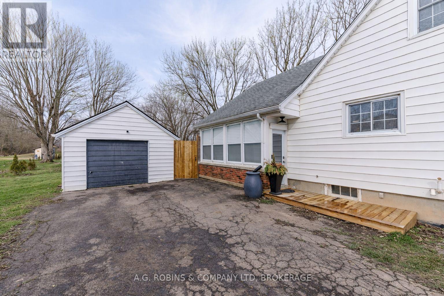 972 Silver Bay Road, Port Colborne, Ontario  L3K 5V3 - Photo 4 - X12817818