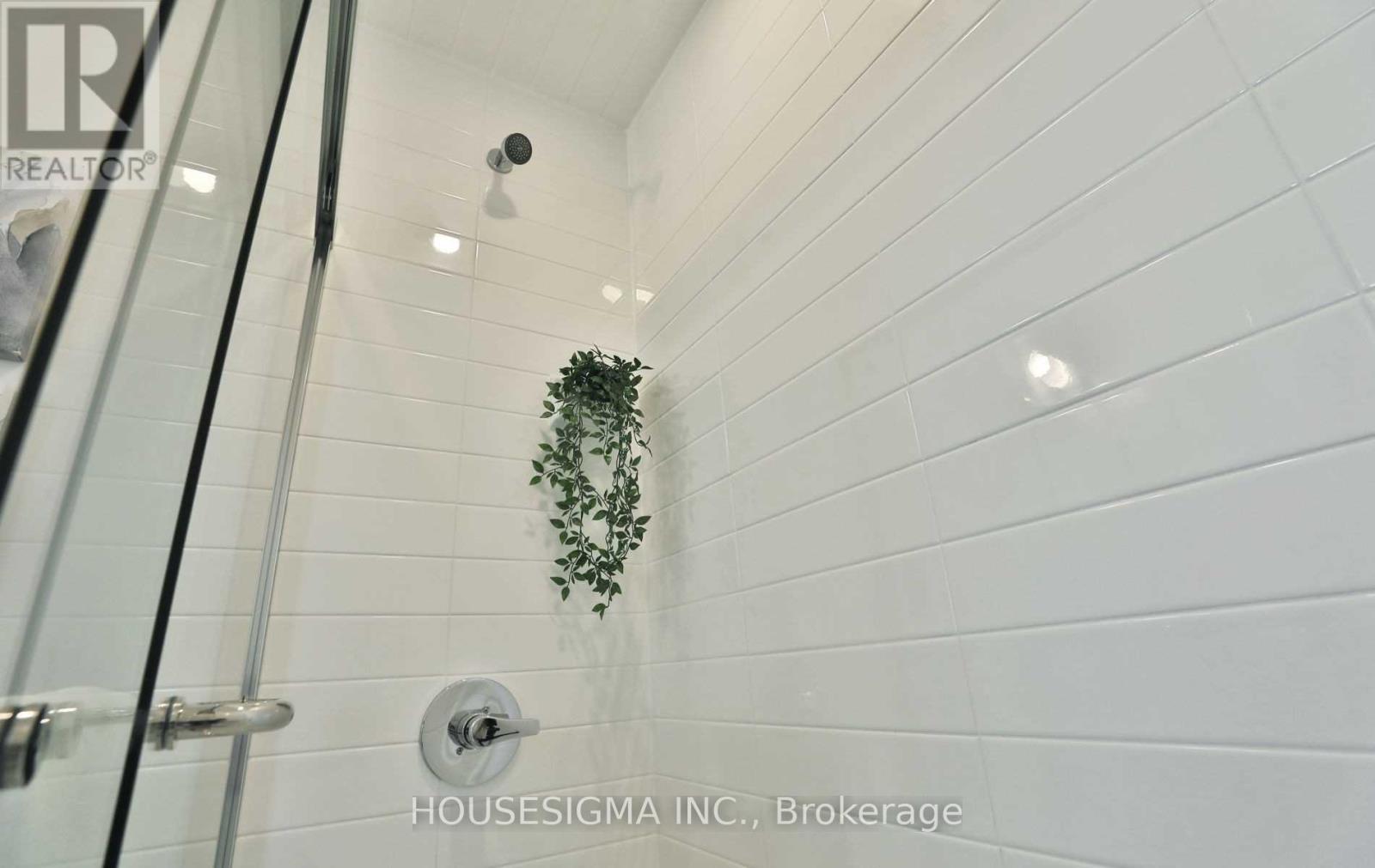 502 - 657 Cricklewood Drive, Mississauga (Mineola), Ontario  L5G 0B8 - Photo 20 - W12880408