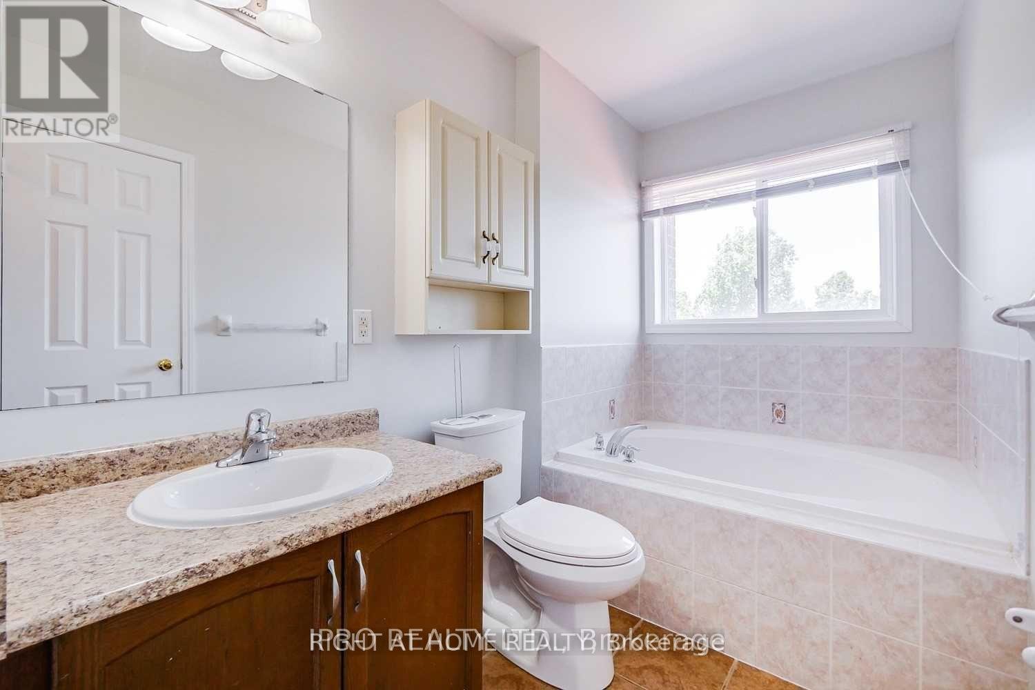 387 Bussel Crescent, Milton (Cl Clarke), Ontario  L9T 0W5 - Photo 14 - W12880422