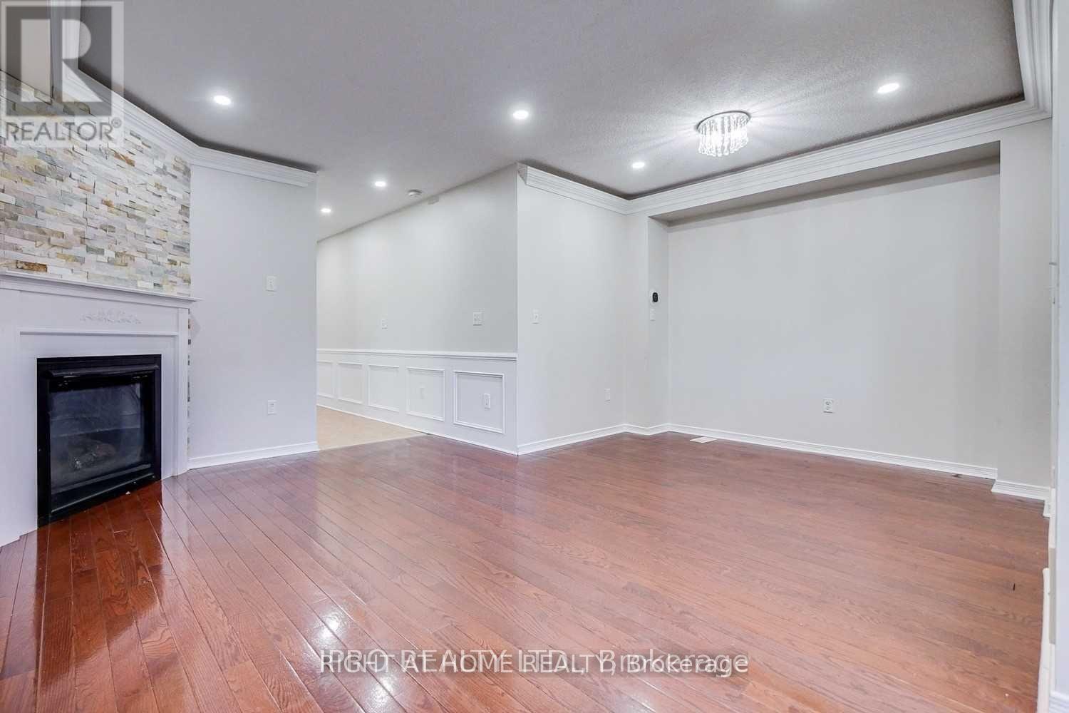 387 Bussel Crescent, Milton (Cl Clarke), Ontario  L9T 0W5 - Photo 5 - W12880422