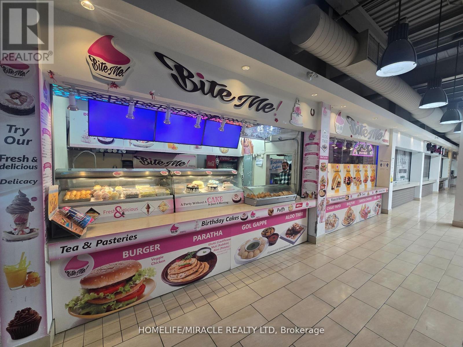 7205 Goreway Drive, Mississauga (Malton), Ontario  L4T 0B4 - Photo 2 - W12880430