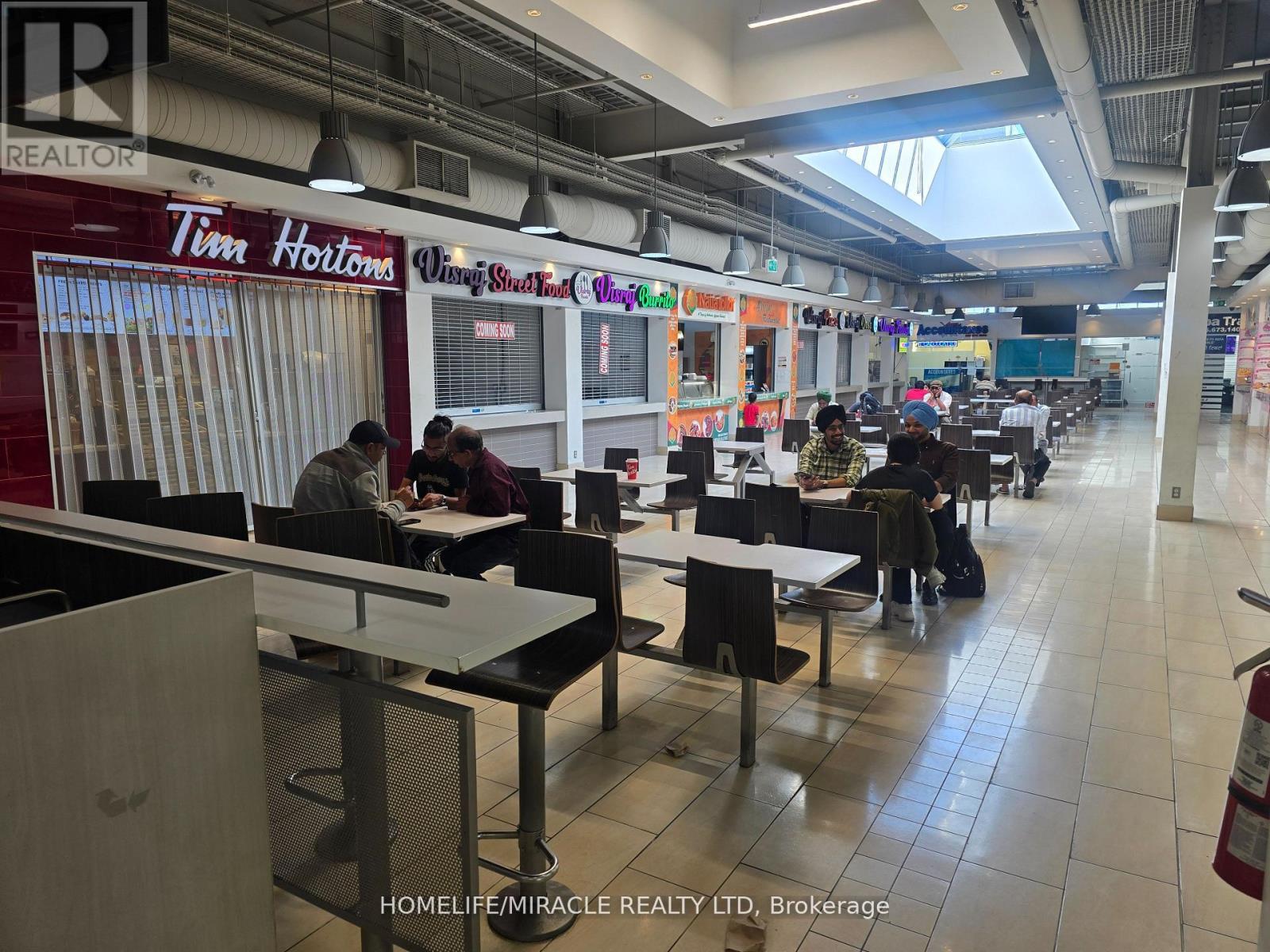 7205 Goreway Drive, Mississauga (Malton), Ontario  L4T 0B4 - Photo 3 - W12880430