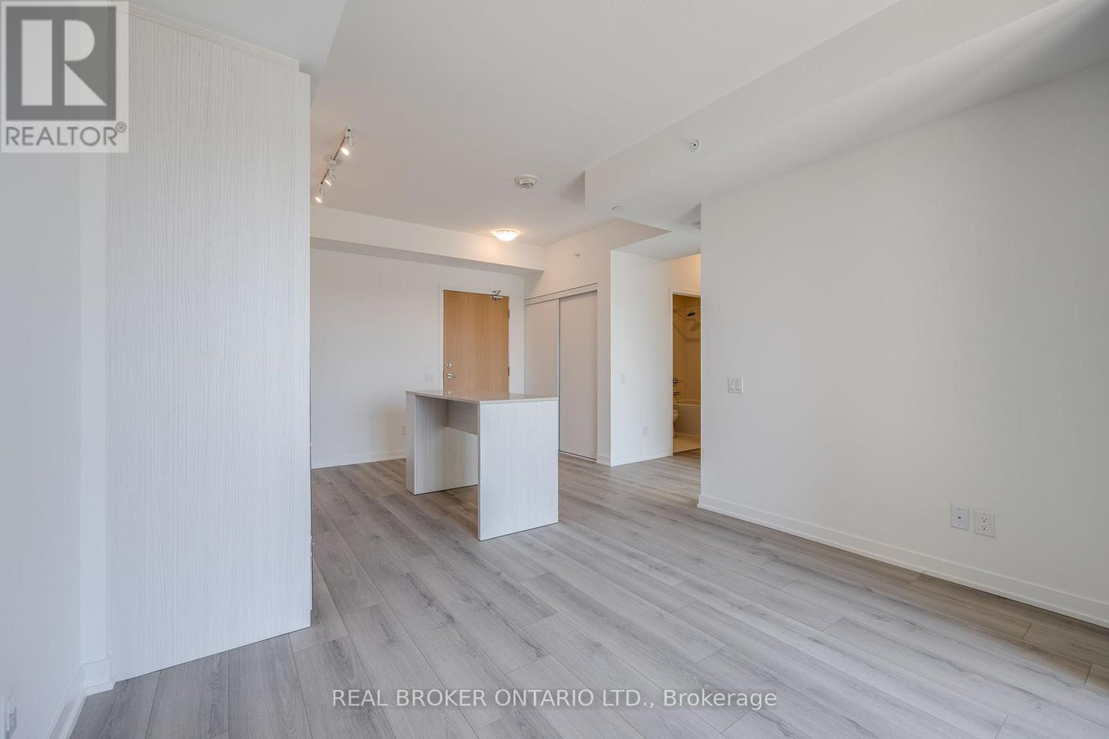 723 - 1787 St Clair Avenue W, Toronto, Ontario  M6N 0B7 - Photo 3 - W12880436