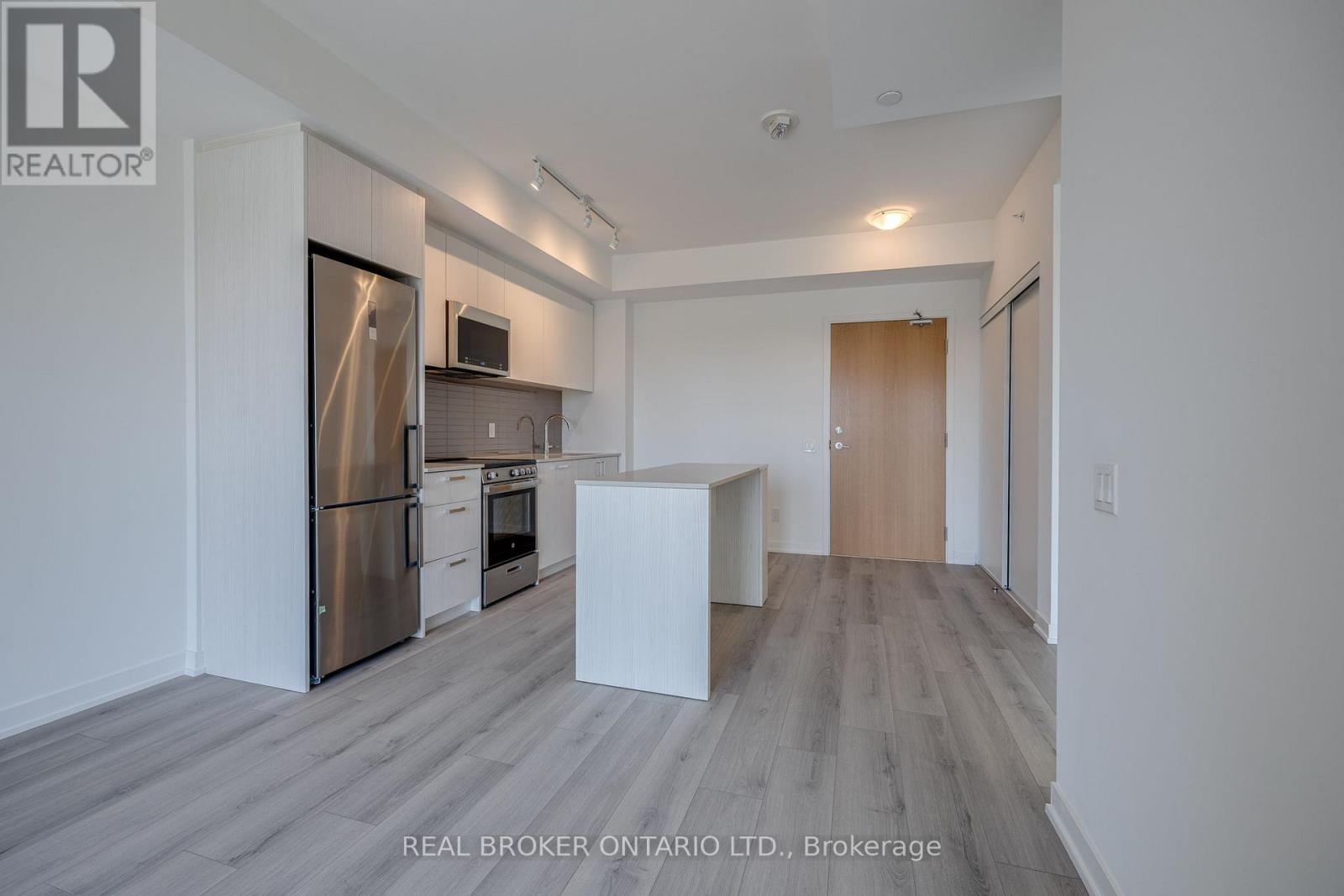 723 - 1787 St Clair Avenue W, Toronto, Ontario  M6N 0B7 - Photo 4 - W12880436