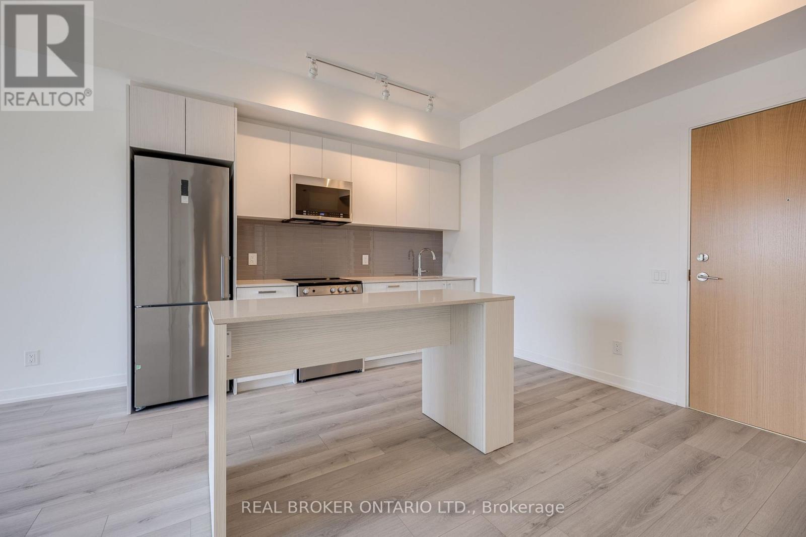 723 - 1787 St Clair Avenue W, Toronto, Ontario  M6N 0B7 - Photo 5 - W12880436