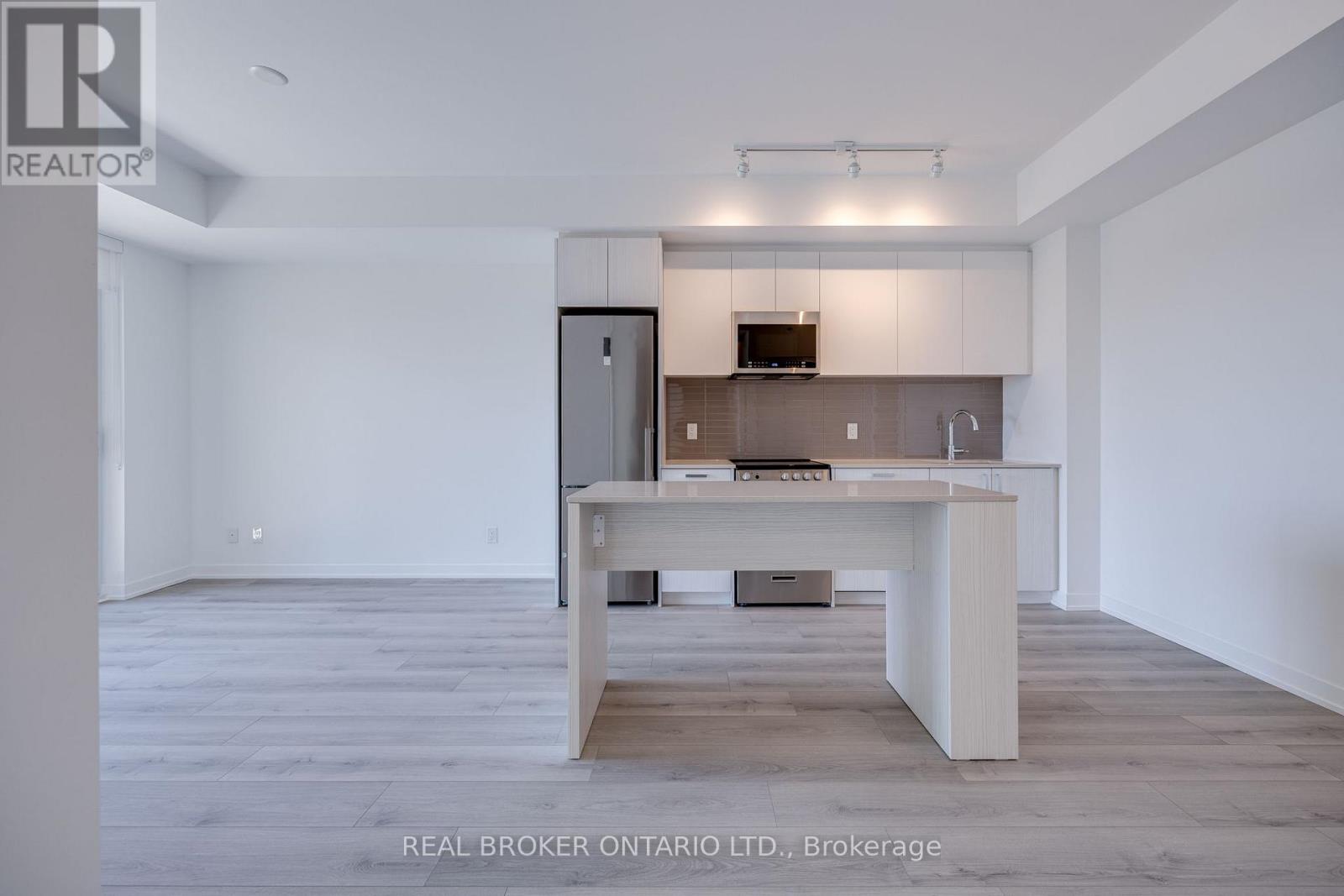 723 - 1787 St Clair Avenue W, Toronto, Ontario  M6N 0B7 - Photo 6 - W12880436