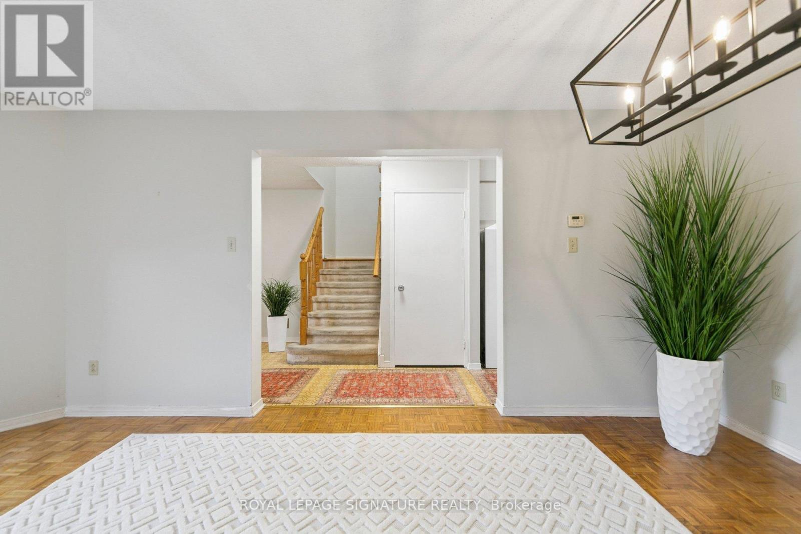 156 Macedonia Crescent, Mississauga, Ontario  L5B 3J5 - Photo 11 - W12880456