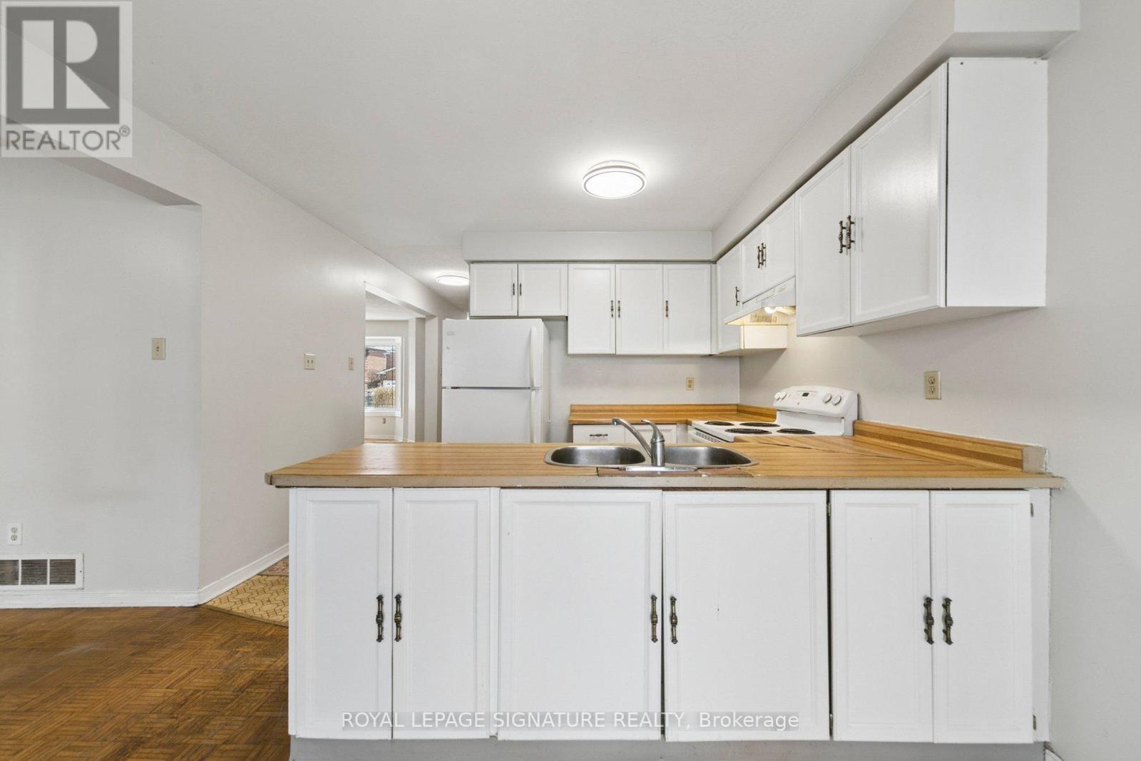 156 Macedonia Crescent, Mississauga, Ontario  L5B 3J5 - Photo 15 - W12880456