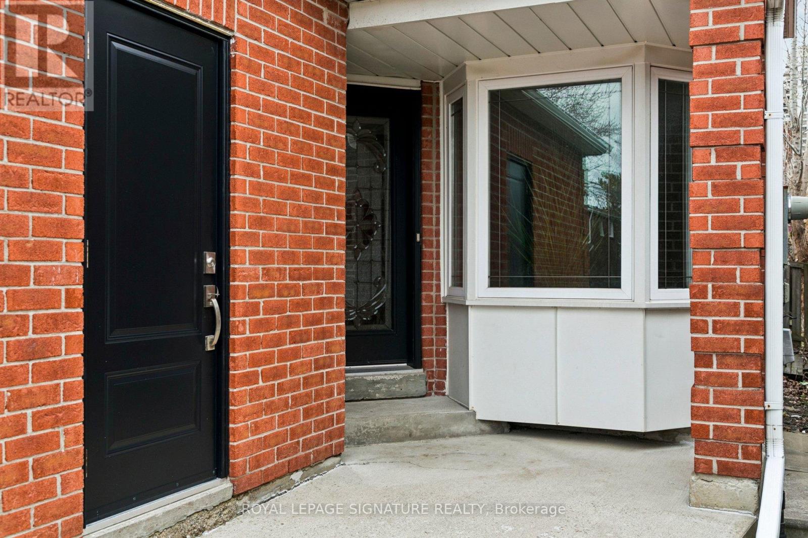 156 Macedonia Crescent, Mississauga, Ontario  L5B 3J5 - Photo 3 - W12880456