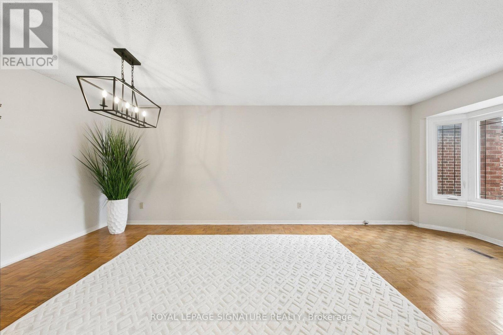 156 Macedonia Crescent, Mississauga, Ontario  L5B 3J5 - Photo 6 - W12880456