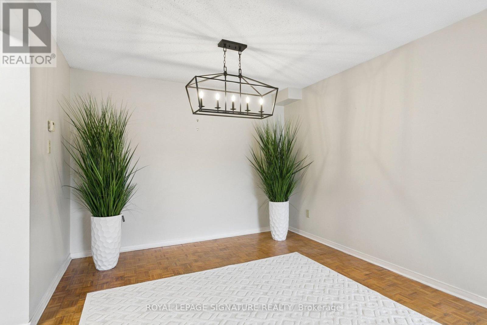 156 Macedonia Crescent, Mississauga, Ontario  L5B 3J5 - Photo 7 - W12880456