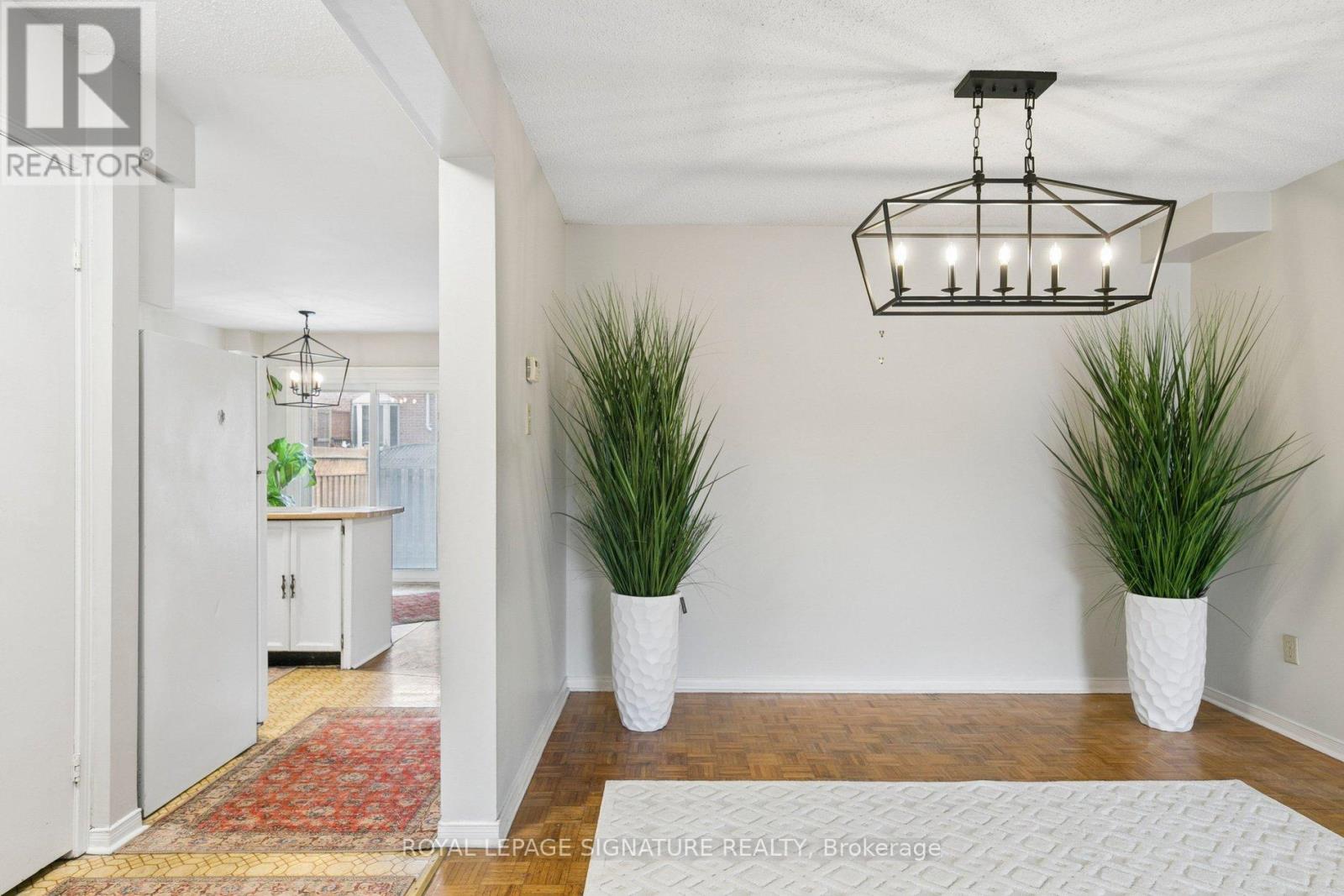 156 Macedonia Crescent, Mississauga, Ontario  L5B 3J5 - Photo 8 - W12880456