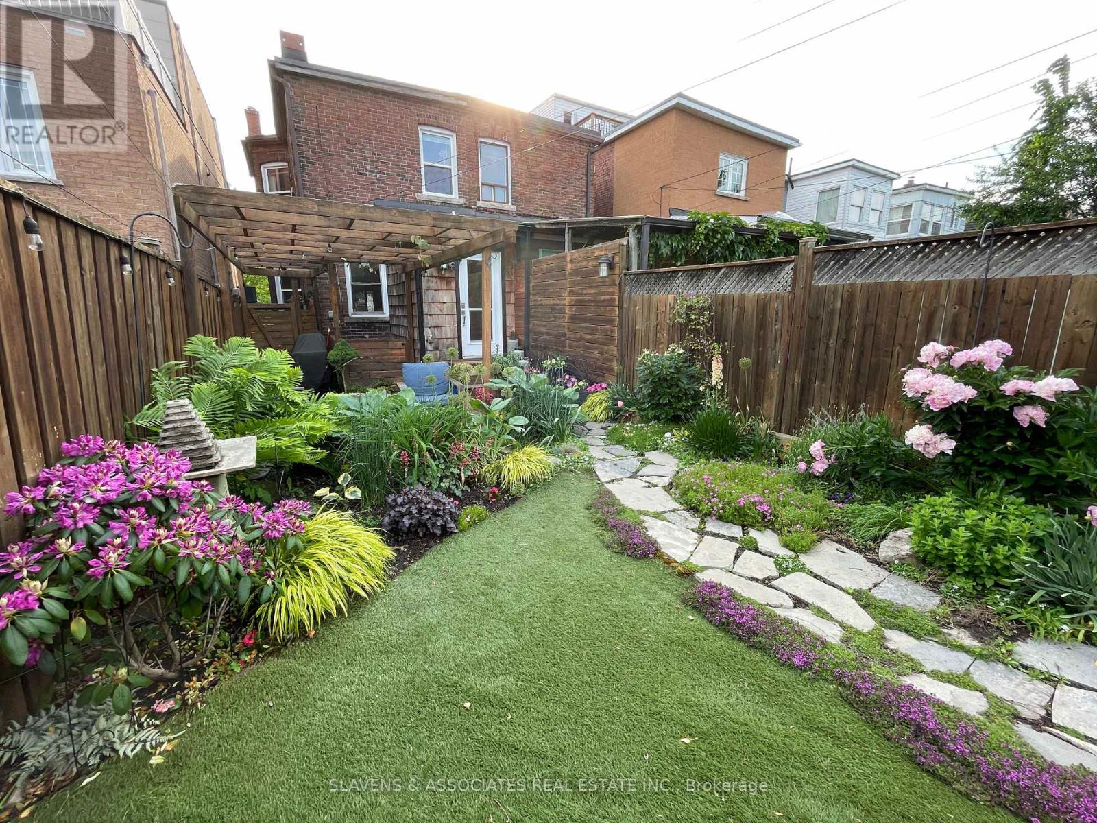 1029 St Clarens Avenue, Toronto, Ontario  M6H 3X8 - Photo 37 - W12880514