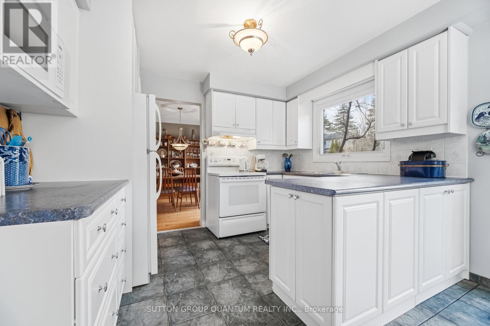 1511 Ifield Road, Mississauga (Sheridan), Ontario  L5H 3V8 - Photo 13 - W12880536