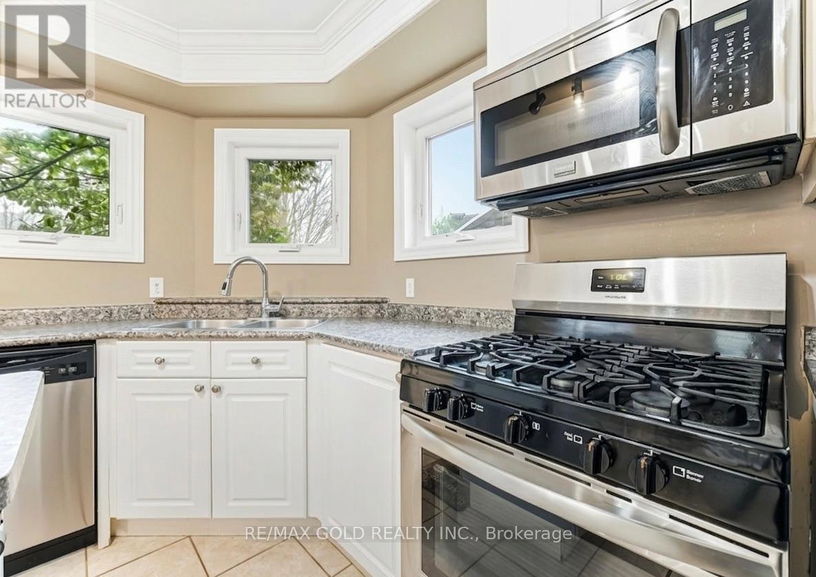 2441 Capilano Crescent, Oakville, Ontario  L6H 6L3 - Photo 13 - W12880596