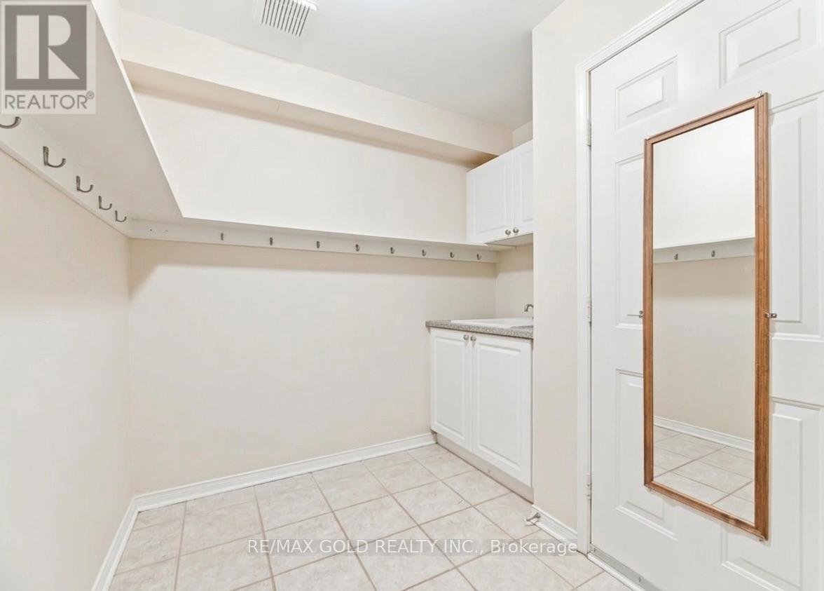 2441 Capilano Crescent, Oakville, Ontario  L6H 6L3 - Photo 18 - W12880596