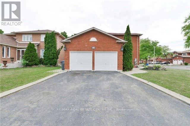 36 Woodbury Court, Brampton, Ontario  L6Y 4K5 - Photo 2 - W12880612