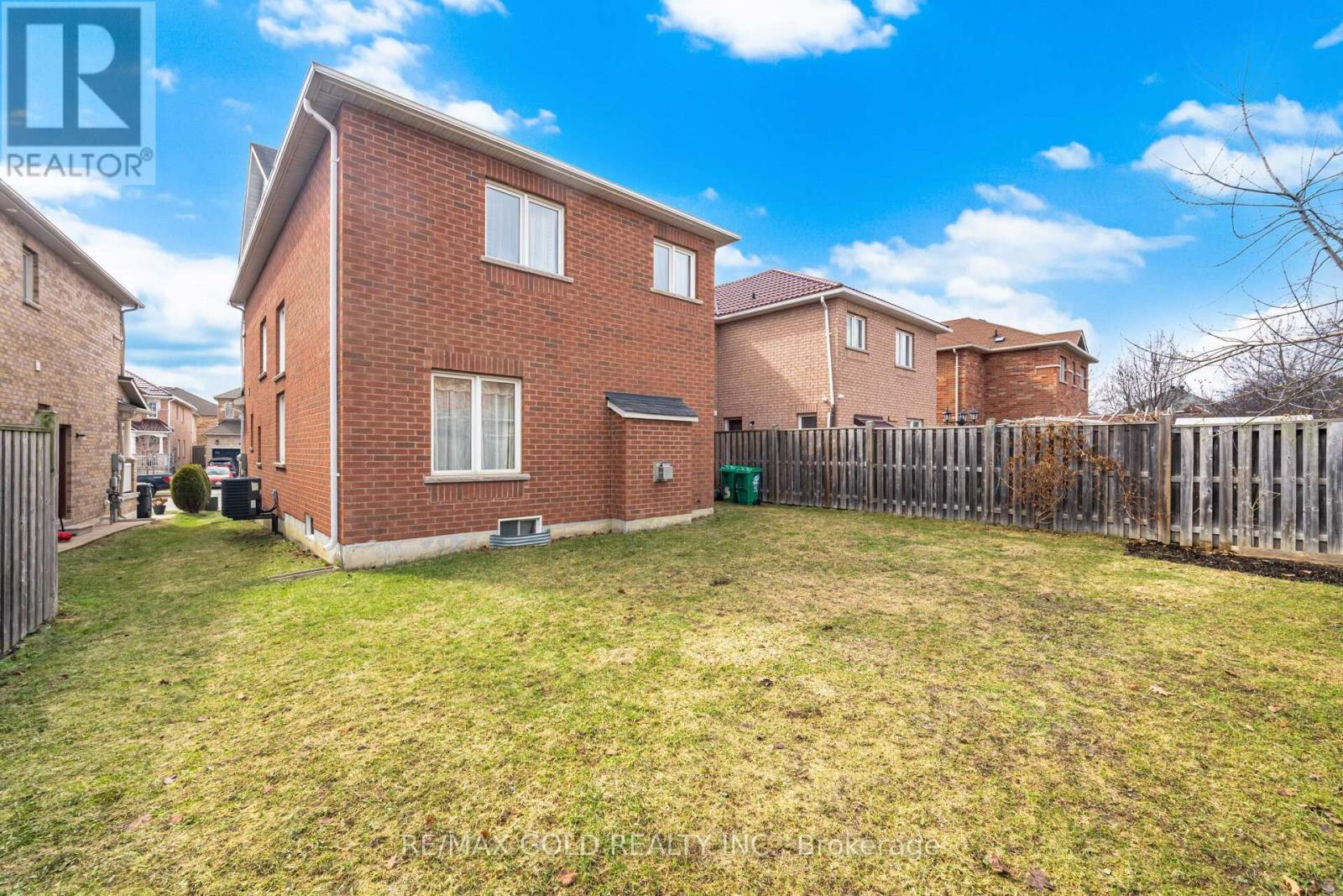 5 Attmar Drive, Brampton, Ontario  L6P 2R4 - Photo 17 - W12880656