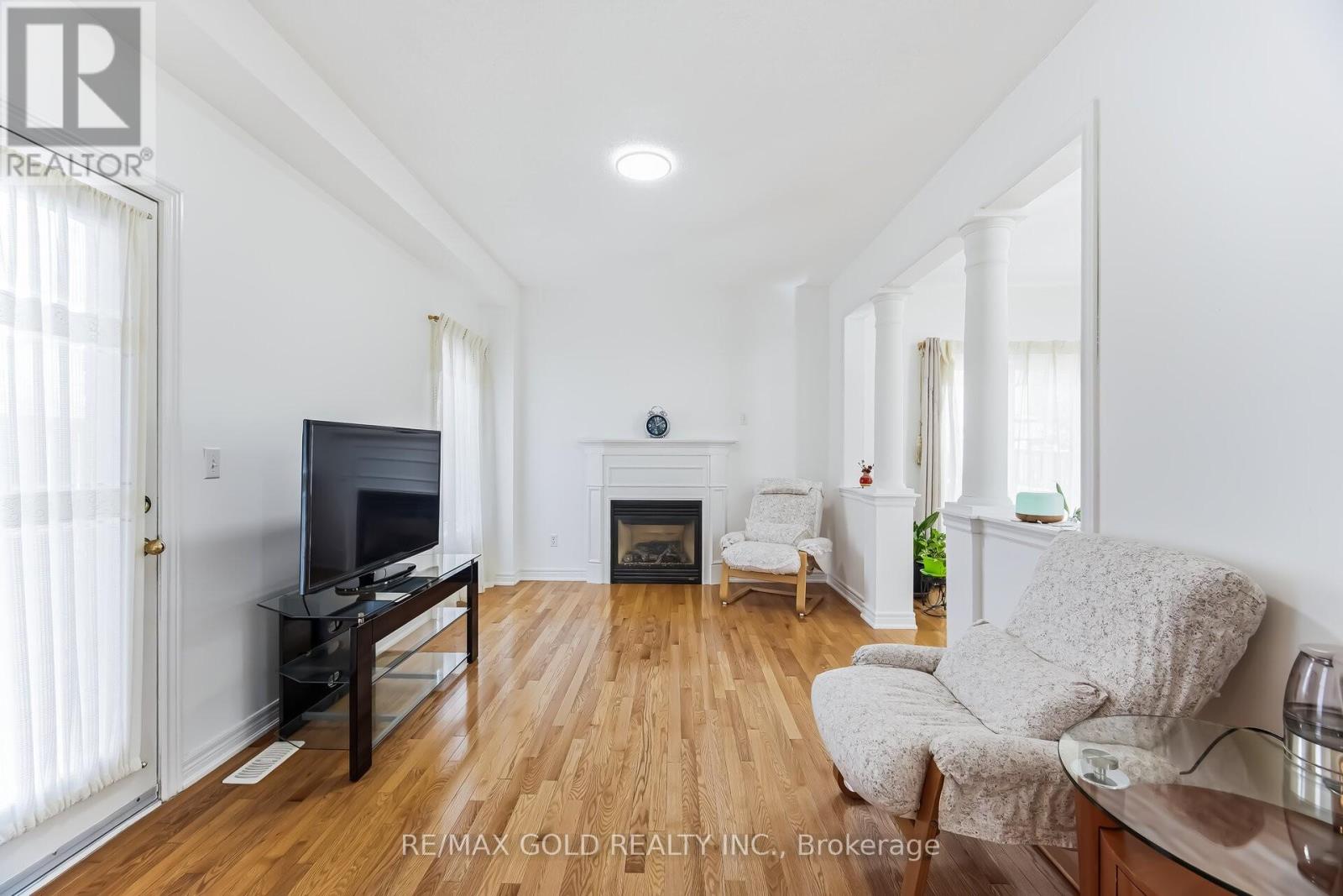 5 Attmar Drive, Brampton, Ontario  L6P 2R4 - Photo 4 - W12880656