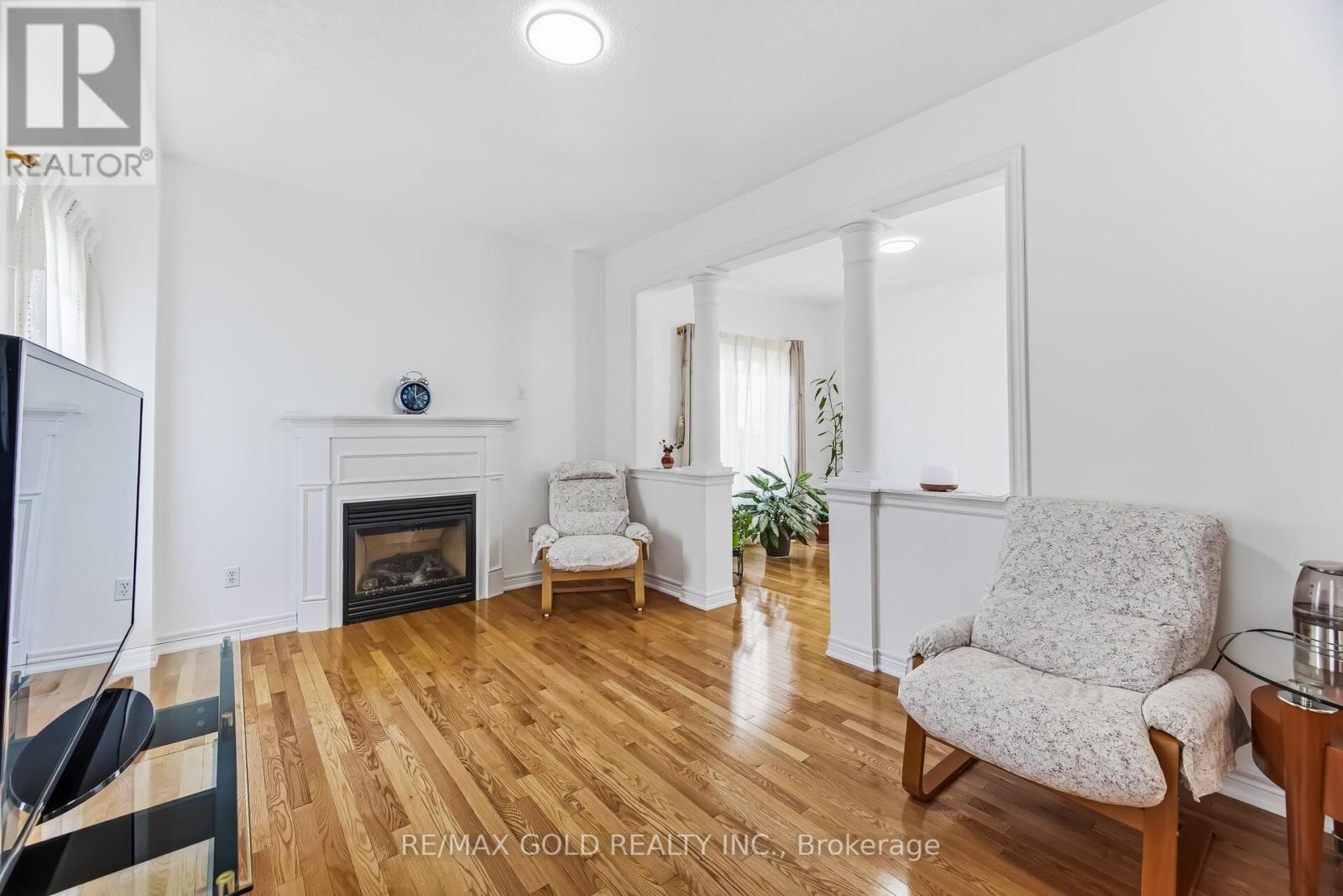 5 Attmar Drive, Brampton, Ontario  L6P 2R4 - Photo 6 - W12880656