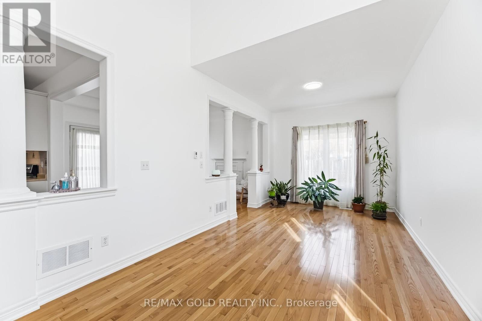 5 Attmar Drive, Brampton, Ontario  L6P 2R4 - Photo 7 - W12880656