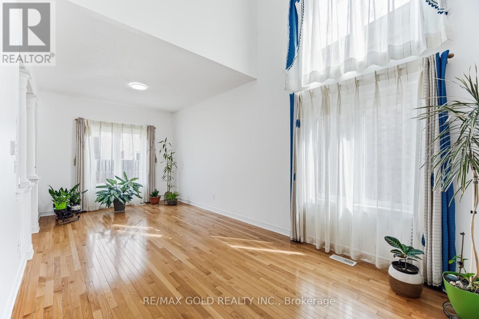 5 Attmar Drive, Brampton, Ontario  L6P 2R4 - Photo 8 - W12880656