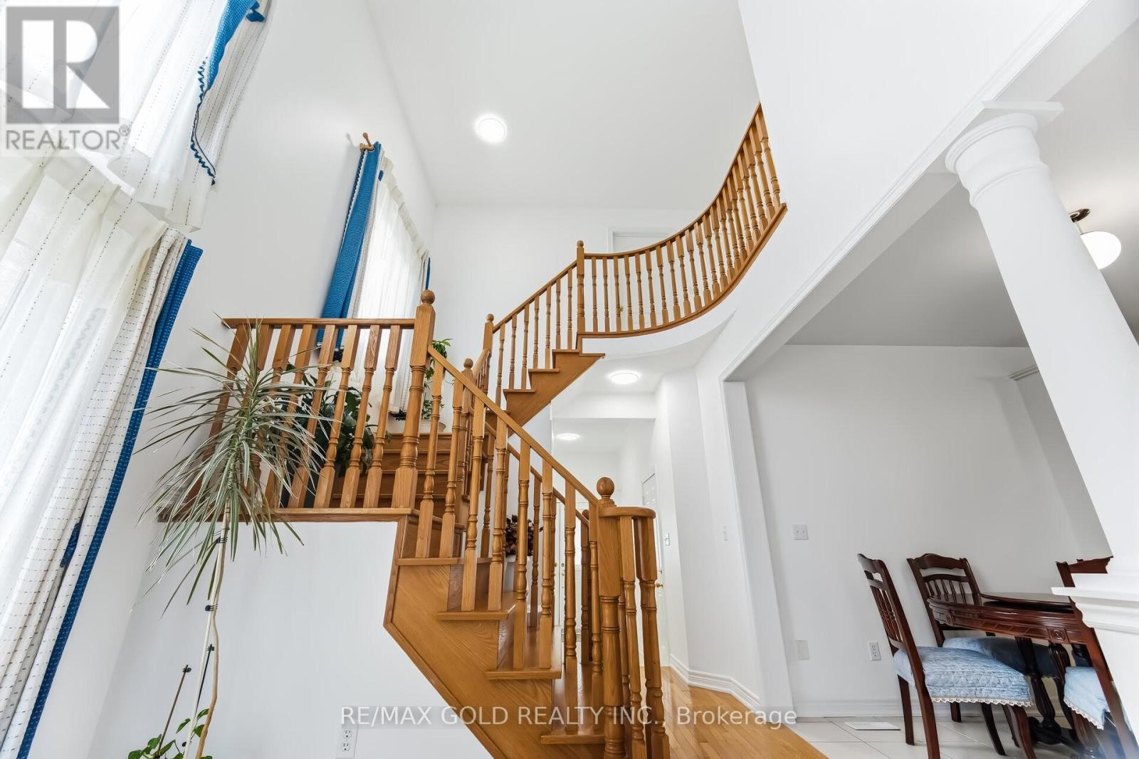 5 Attmar Drive, Brampton, Ontario  L6P 2R4 - Photo 9 - W12880656