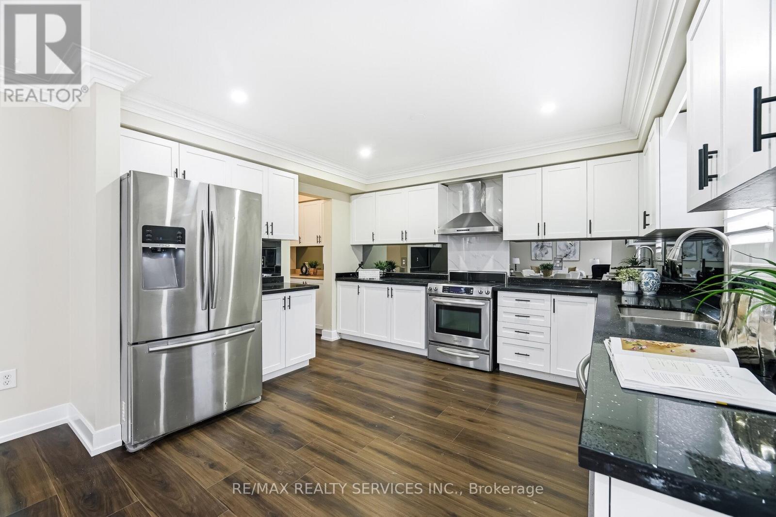 248 Edenbrook Hill Drive, Brampton (Fletcher's Meadow), Ontario  L7A 2W6 - Photo 12 - W12880666