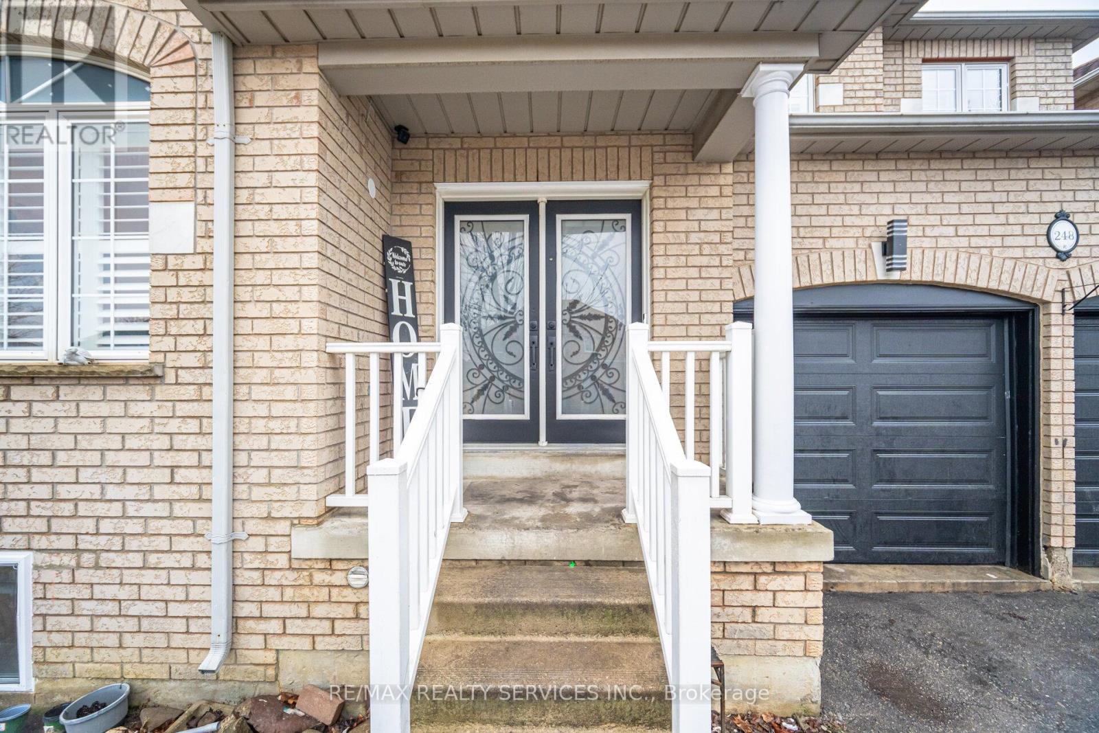 248 Edenbrook Hill Drive, Brampton (Fletcher's Meadow), Ontario  L7A 2W6 - Photo 3 - W12880666