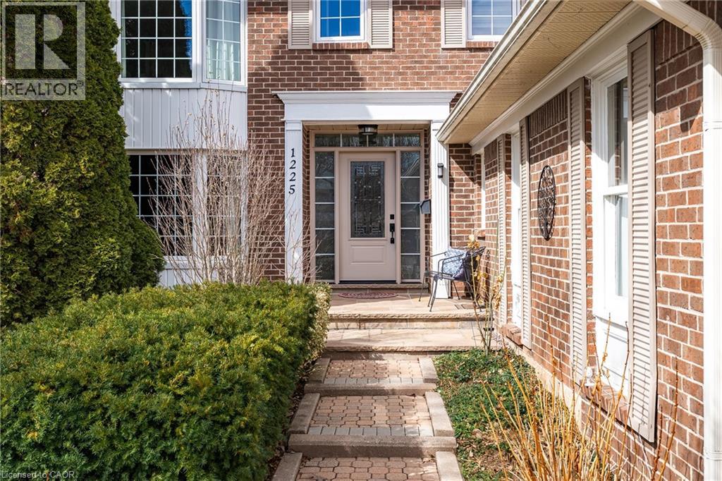1225 Old Post Drive, Oakville, Ontario  L6M 1A5 - Photo 4 - 40806913