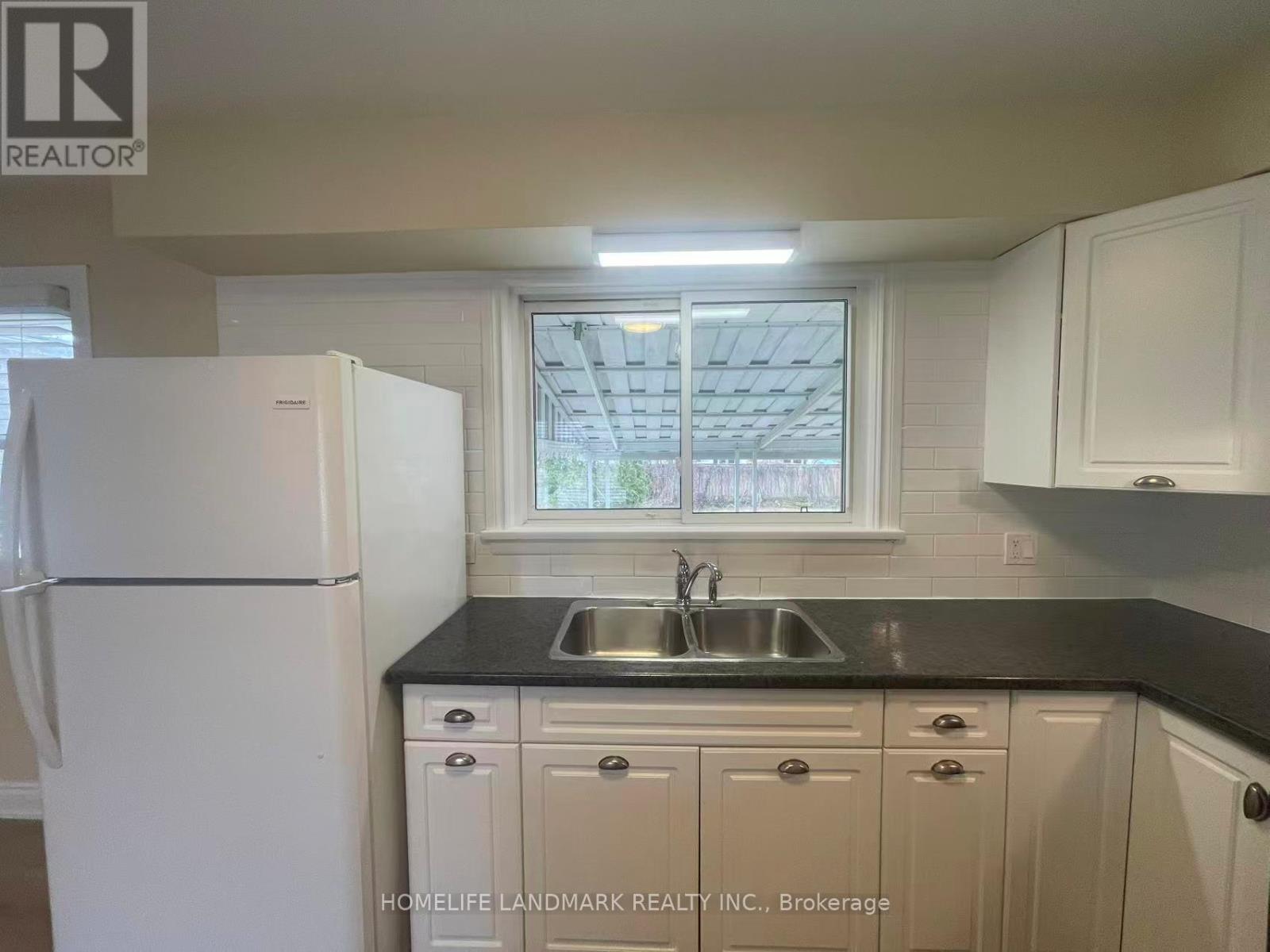 8 Richard Street, St. Catharines (Glendale/glenridge), Ontario  L2T 2E2 - Photo 12 - X12880460