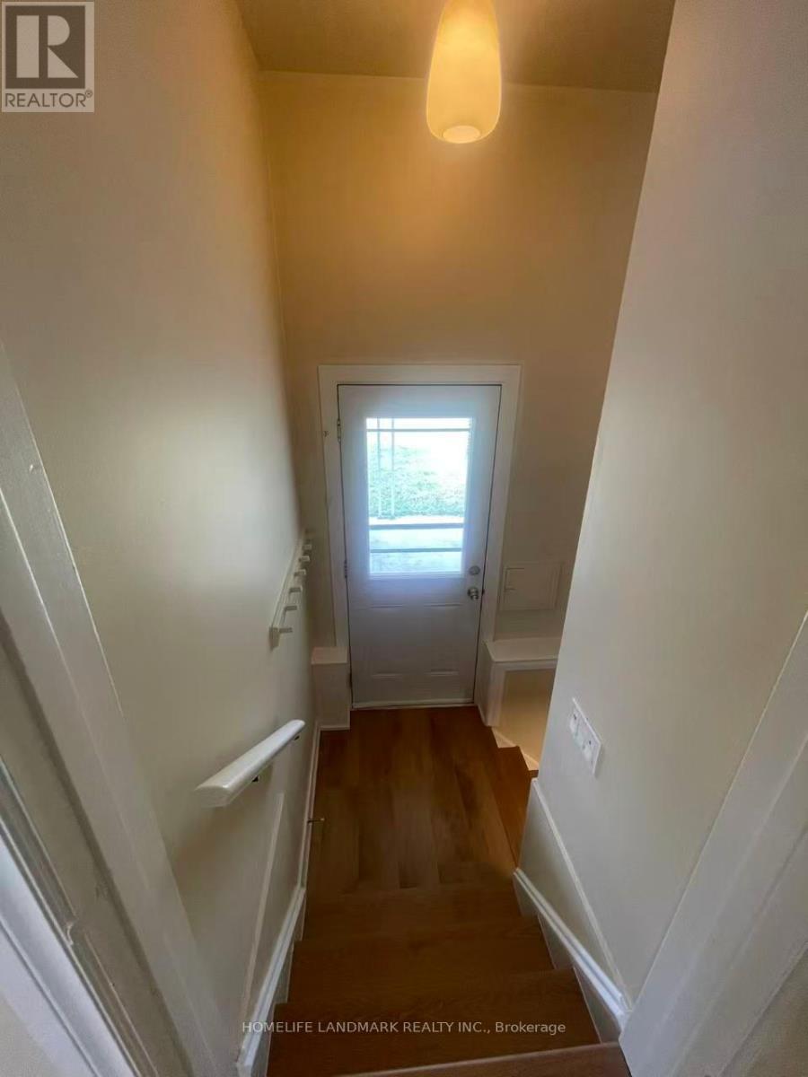 8 Richard Street, St. Catharines (Glendale/glenridge), Ontario  L2T 2E2 - Photo 22 - X12880460