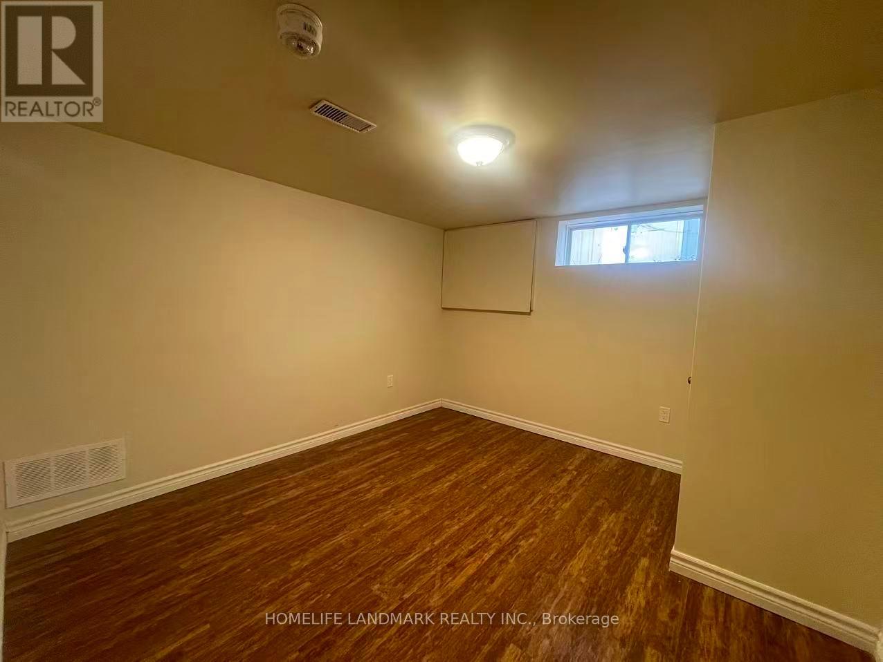 8 Richard Street, St. Catharines (Glendale/glenridge), Ontario  L2T 2E2 - Photo 30 - X12880460