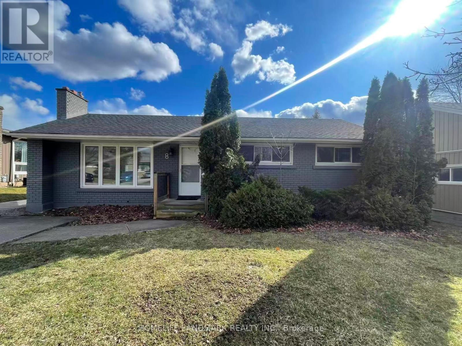 8 Richard Street, St. Catharines (Glendale/glenridge), Ontario  L2T 2E2 - Photo 5 - X12880460