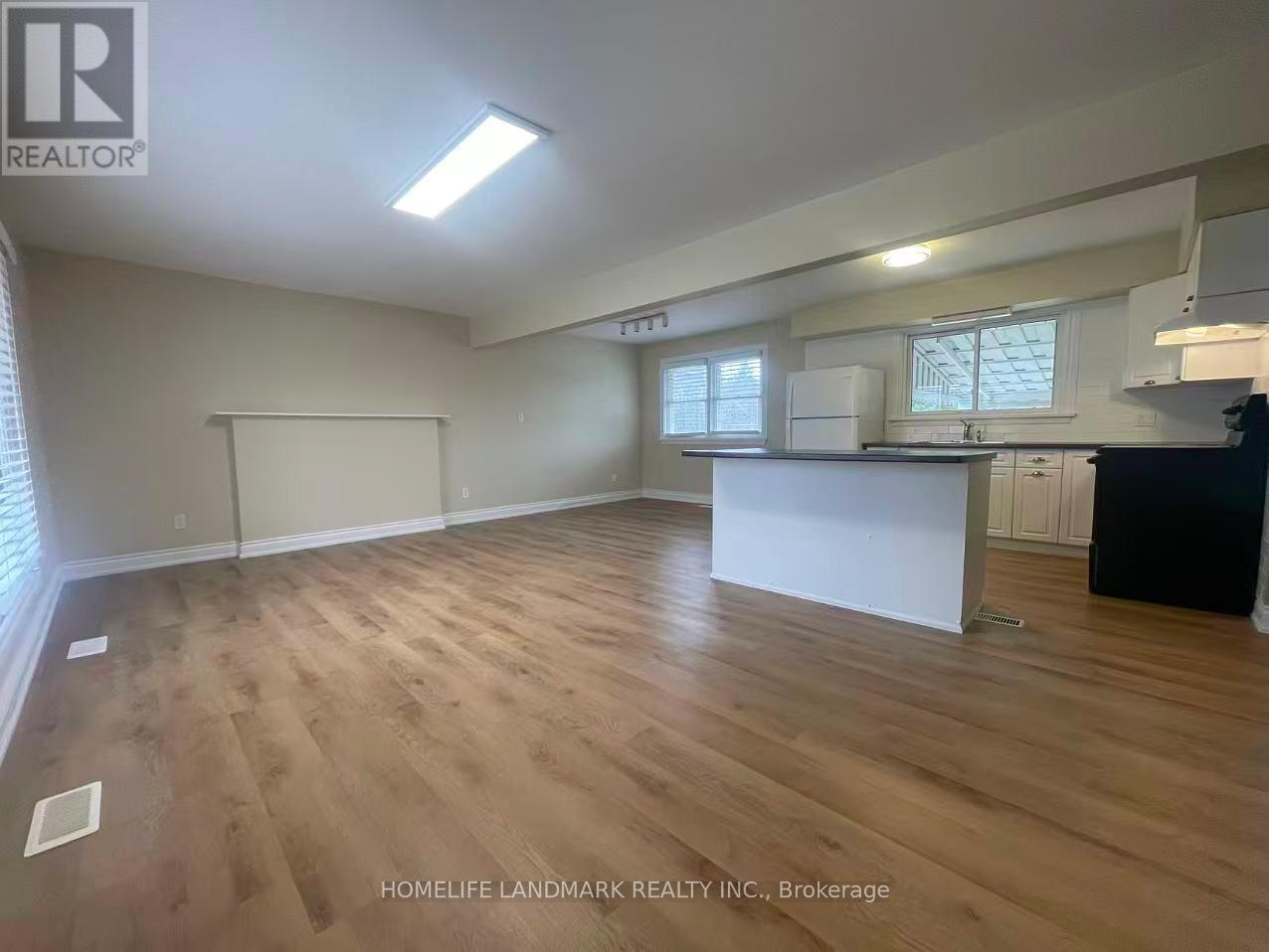 8 Richard Street, St. Catharines (Glendale/glenridge), Ontario  L2T 2E2 - Photo 6 - X12880460