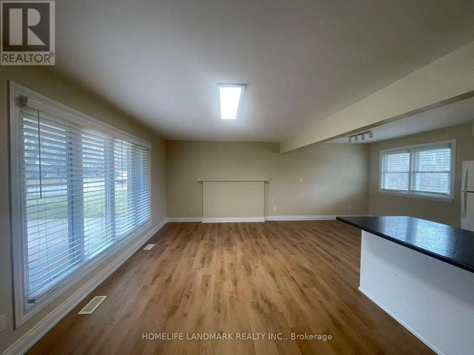 8 Richard Street, St. Catharines (Glendale/glenridge), Ontario  L2T 2E2 - Photo 7 - X12880460