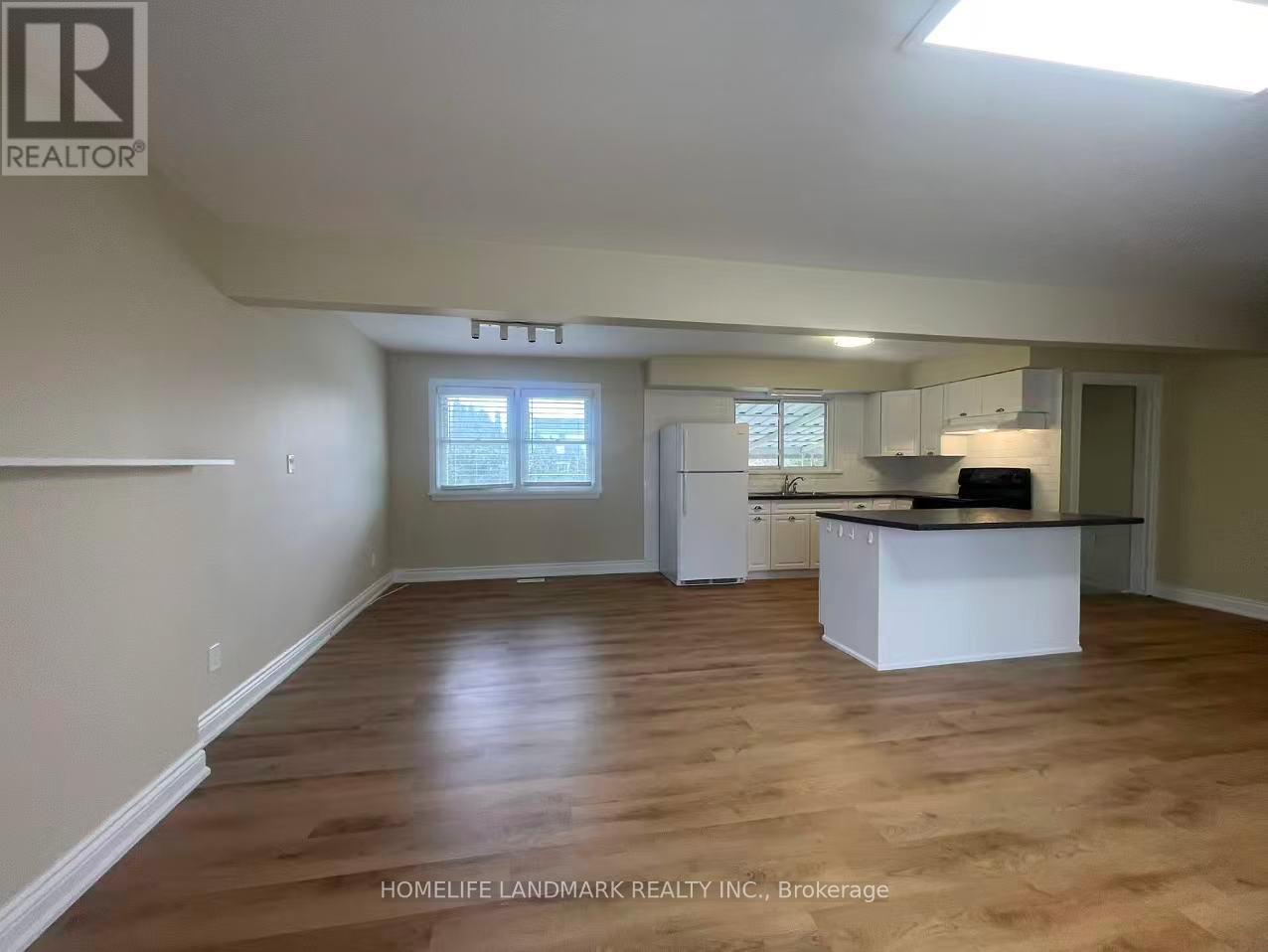 8 Richard Street, St. Catharines (Glendale/glenridge), Ontario  L2T 2E2 - Photo 9 - X12880460