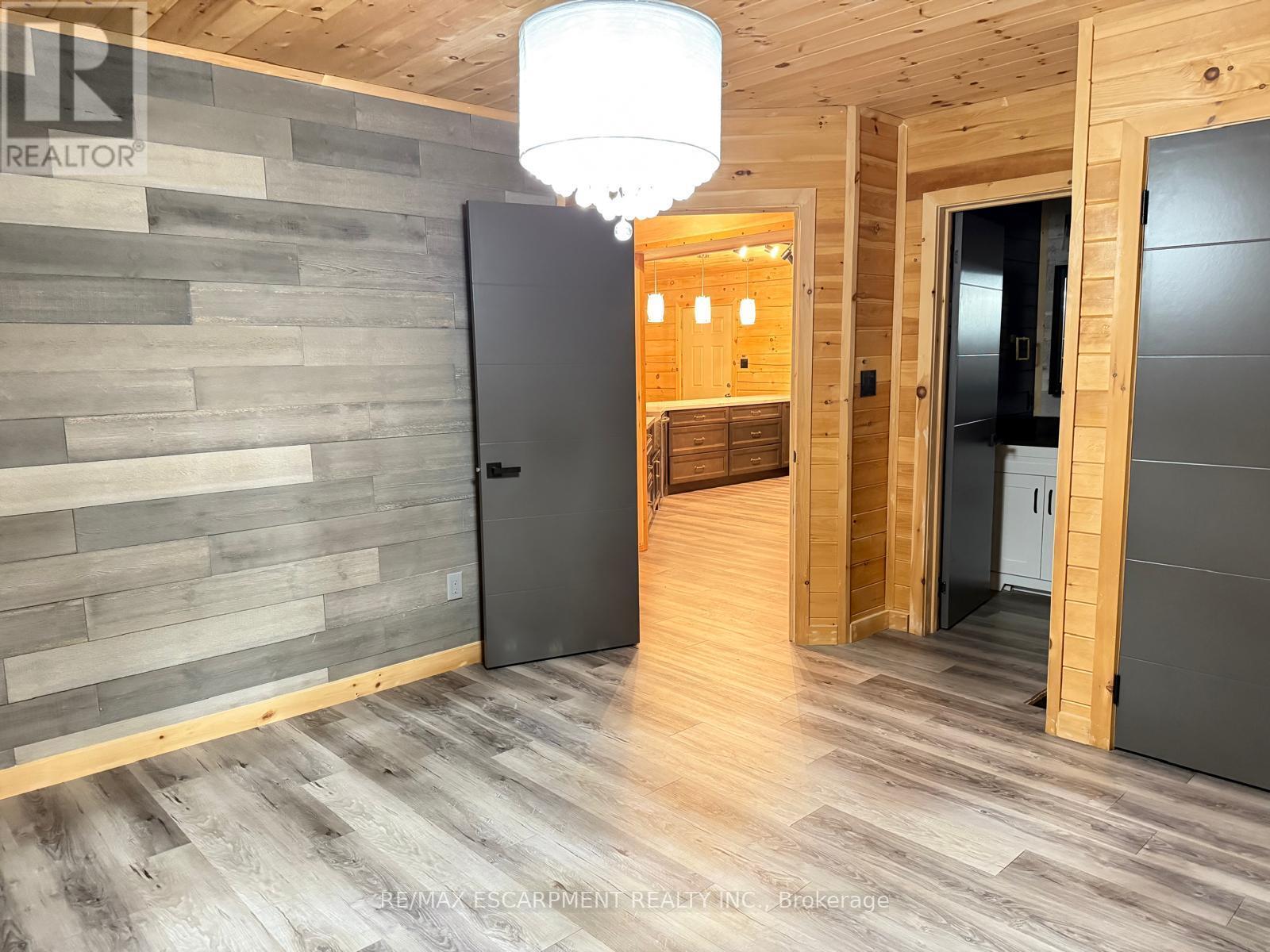 33 Laird Drive, Kawartha Lakes (Fenelon), Ontario  K9V 4R6 - Photo 13 - X12880482