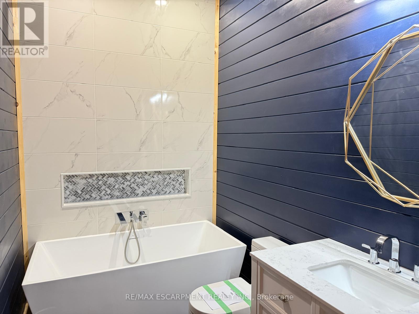 33 Laird Drive, Kawartha Lakes (Fenelon), Ontario  K9V 4R6 - Photo 32 - X12880482