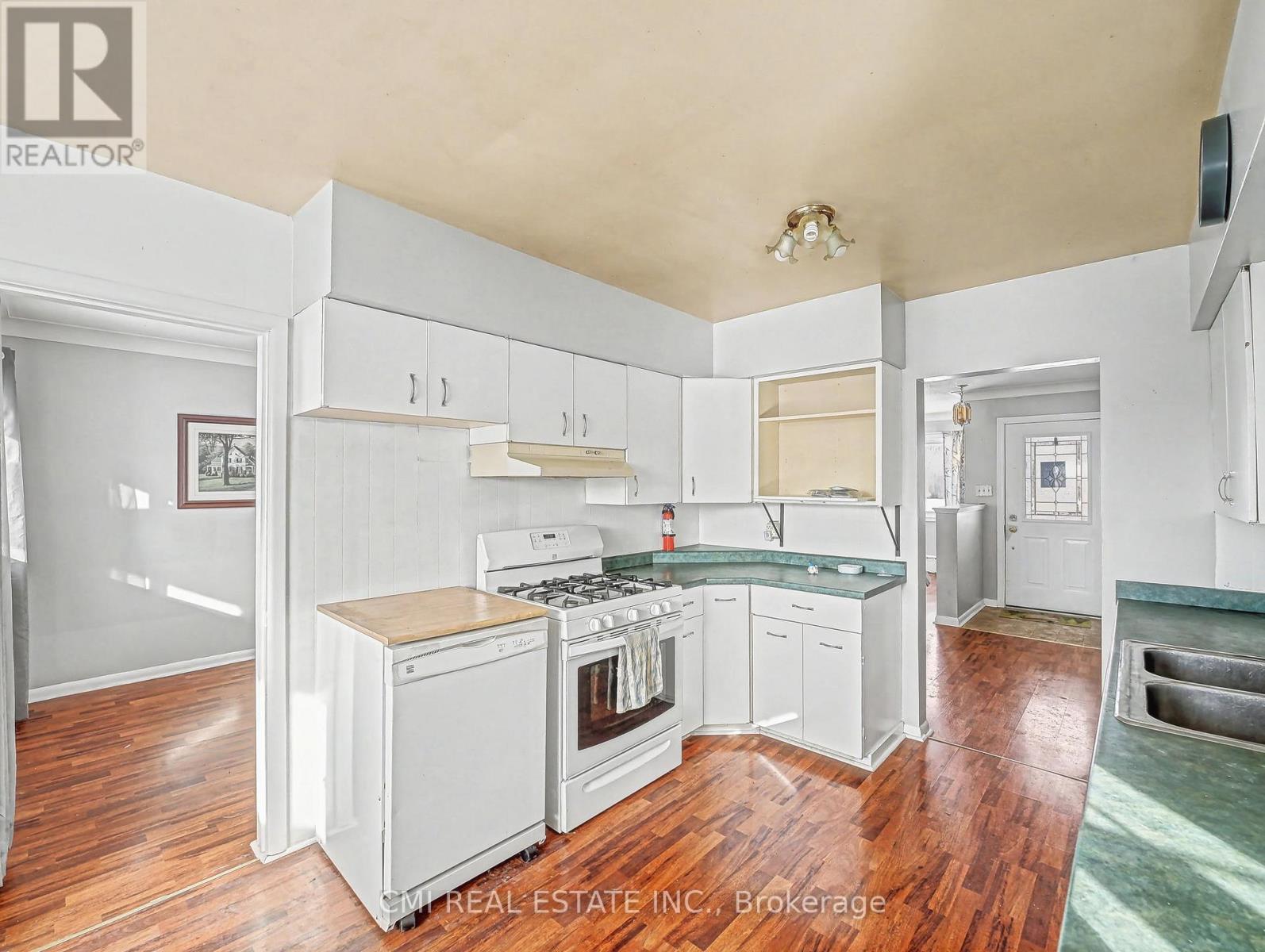 877 Killaly Street E, Port Colborne (Sherkston), Ontario  L3K 5V3 - Photo 14 - X12880490