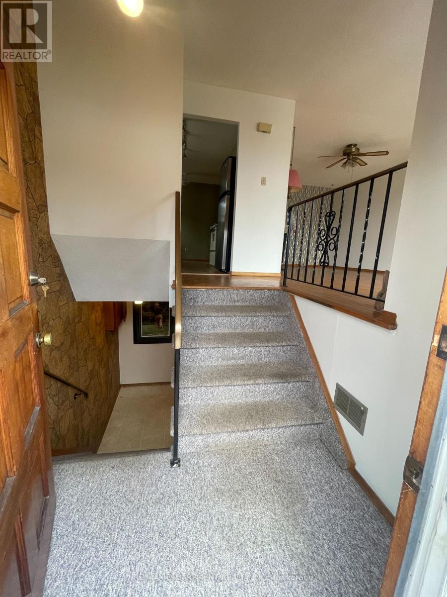 24 Yeoville Court, Hamilton (Yeoville), Ontario  L9C 5W5 - Photo 2 - X12880492