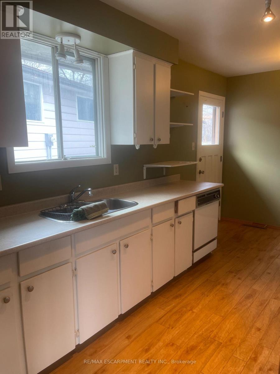 24 Yeoville Court, Hamilton (Yeoville), Ontario  L9C 5W5 - Photo 3 - X12880492