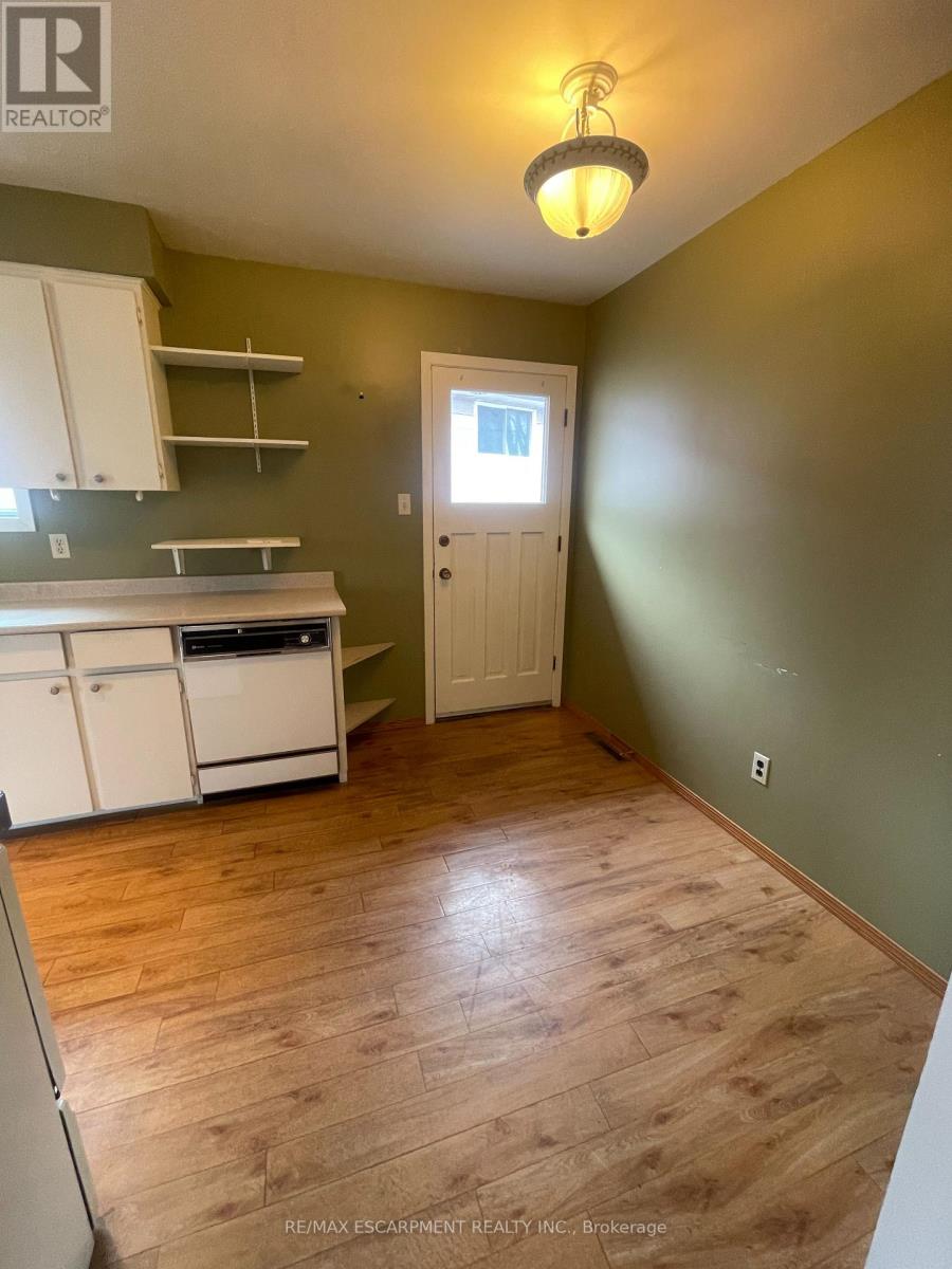 24 Yeoville Court, Hamilton (Yeoville), Ontario  L9C 5W5 - Photo 6 - X12880492